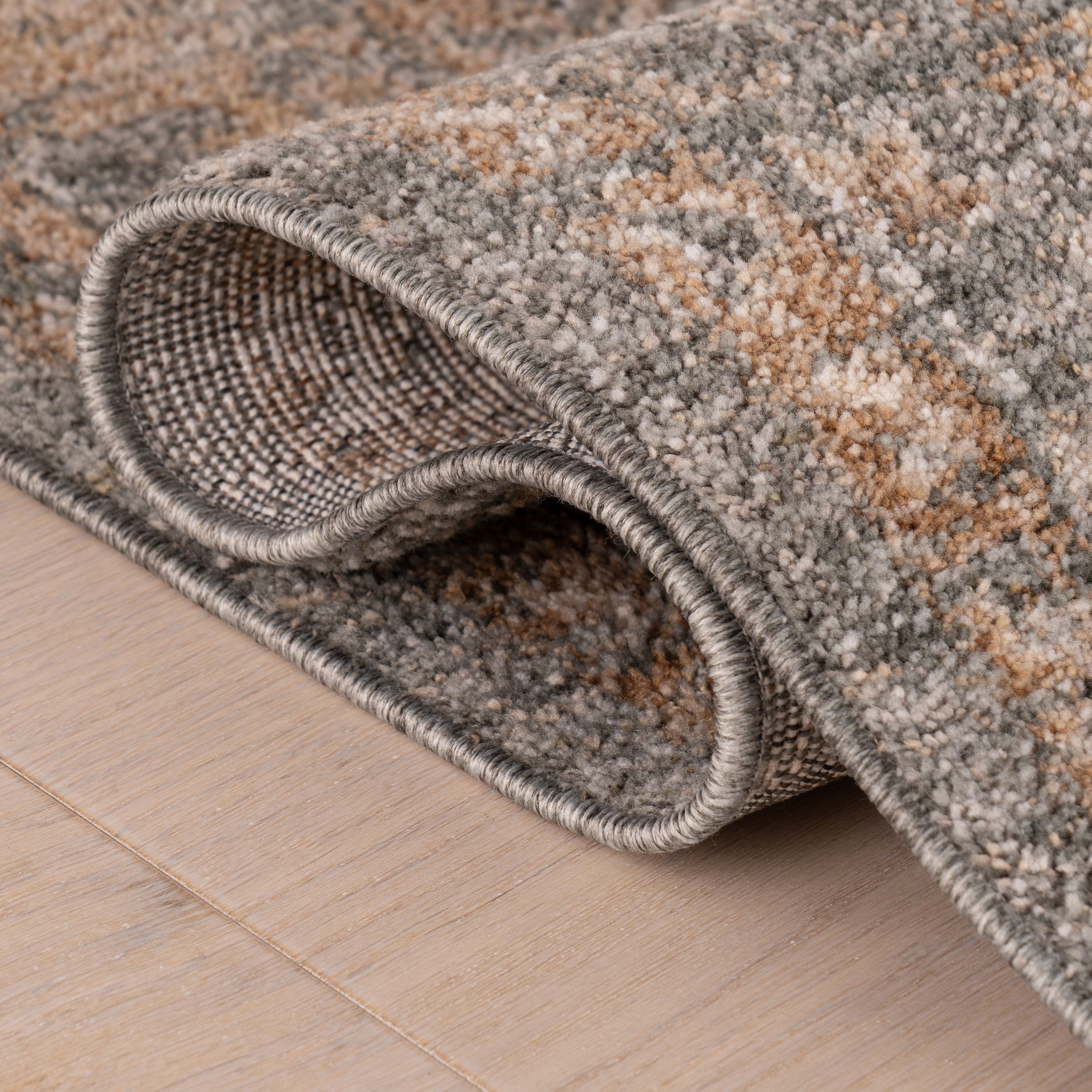 Isolenne Vintage & Distressed Traditional Area Rug - Image 4
