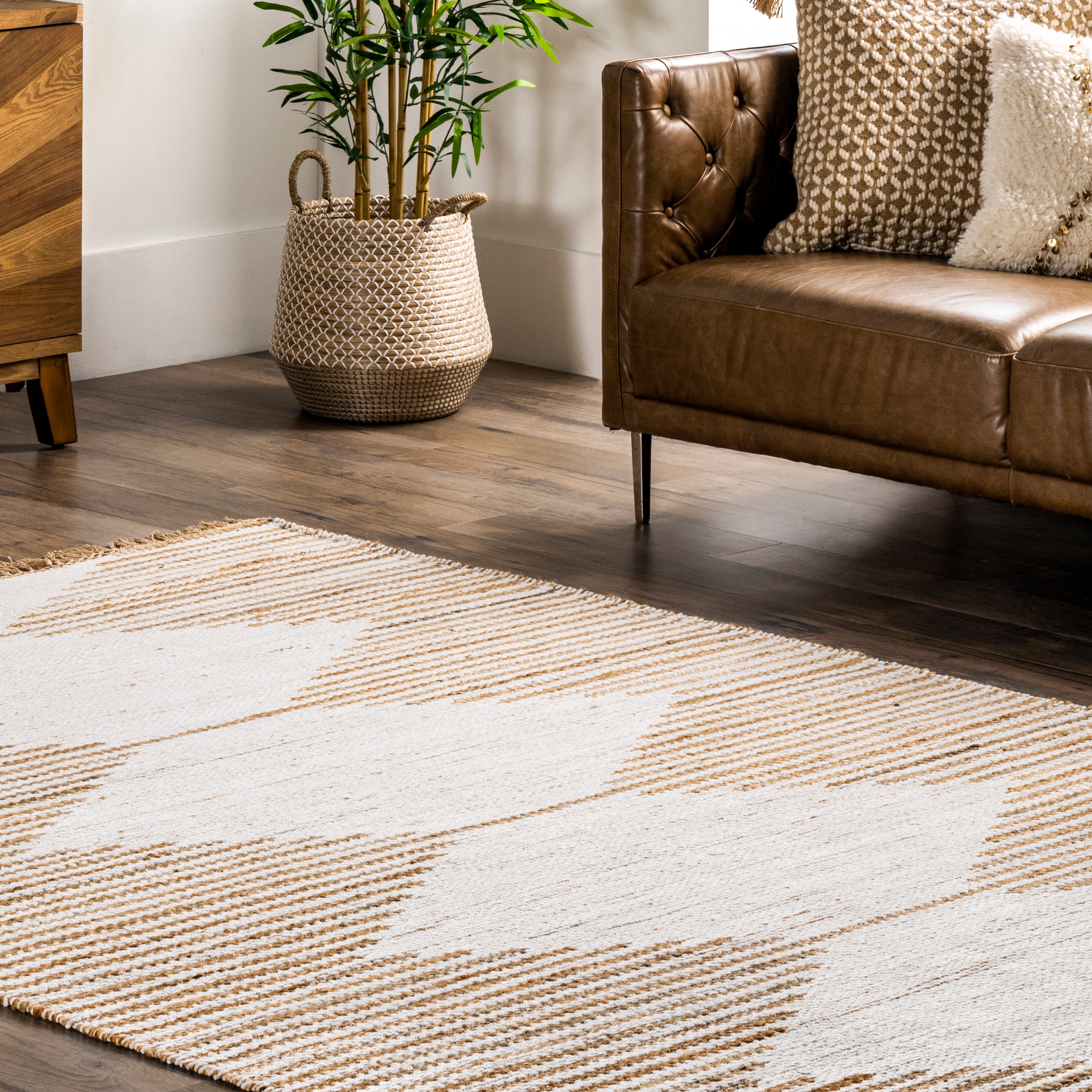 Clea Hand Woven Geometric Flatweave Tassel Area Rug - Image 9