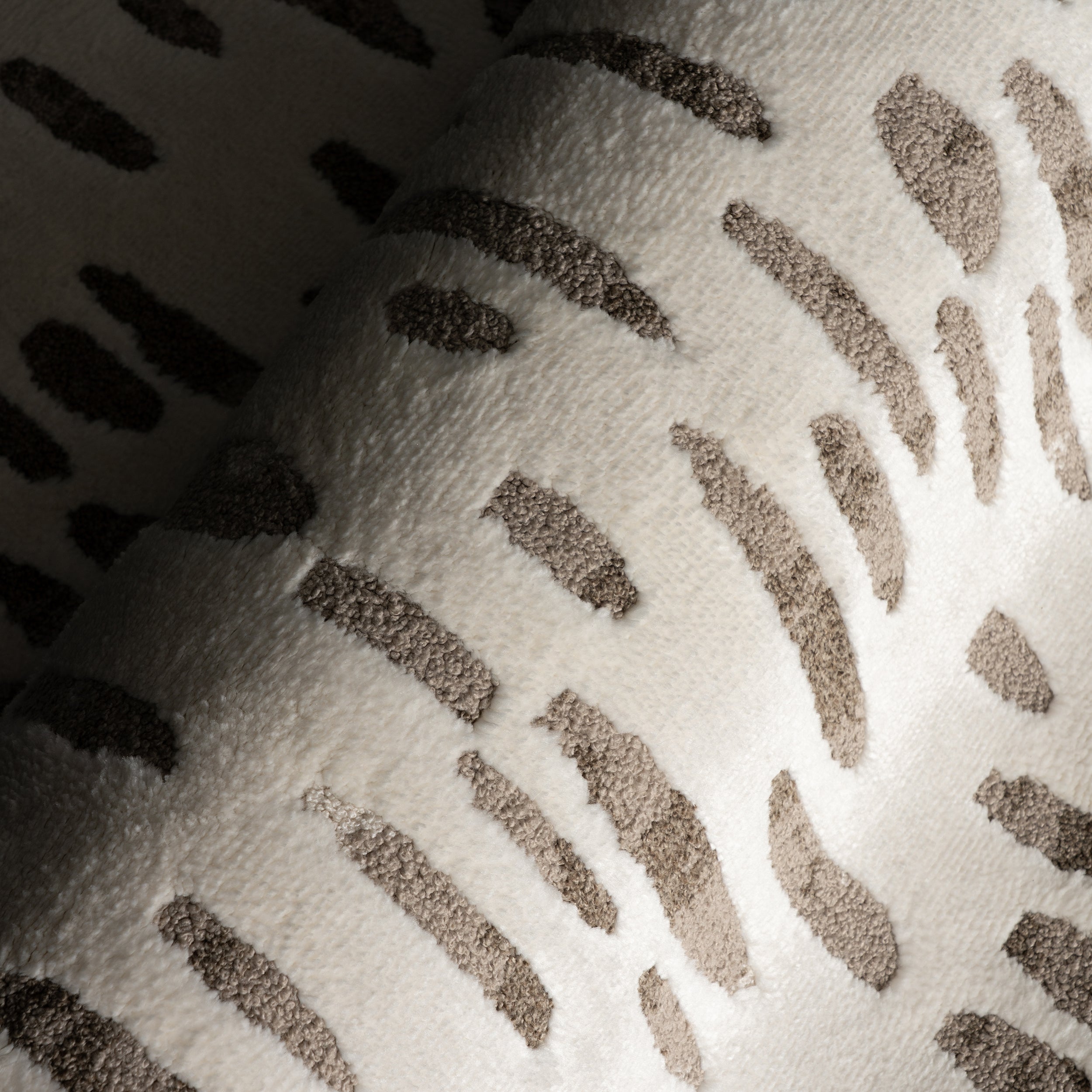 nuLOOM Clarisse Modern Polka Dot Area Rug - Image 5