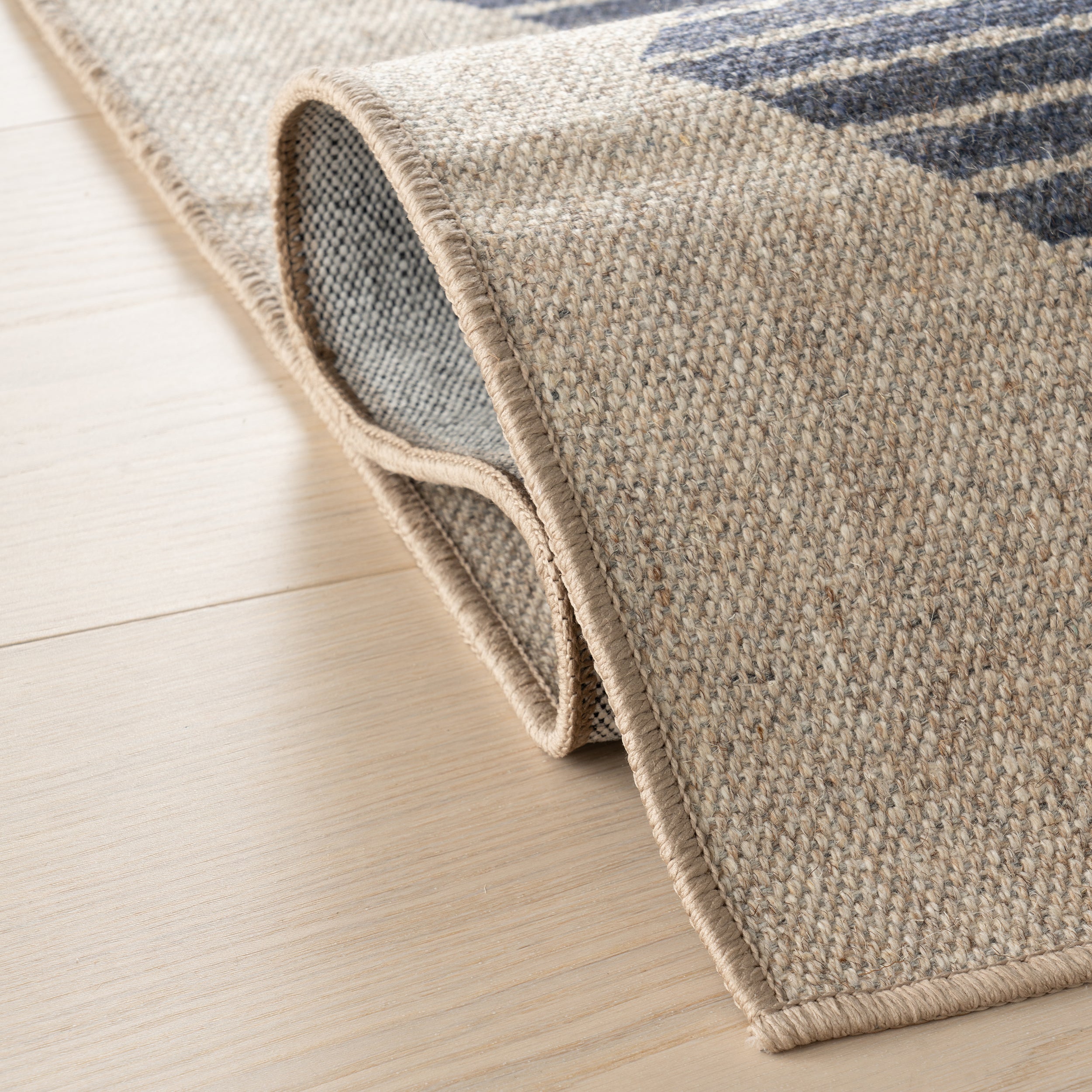 Nuloom Evrina Vintage Washable Area Rug - Image 4