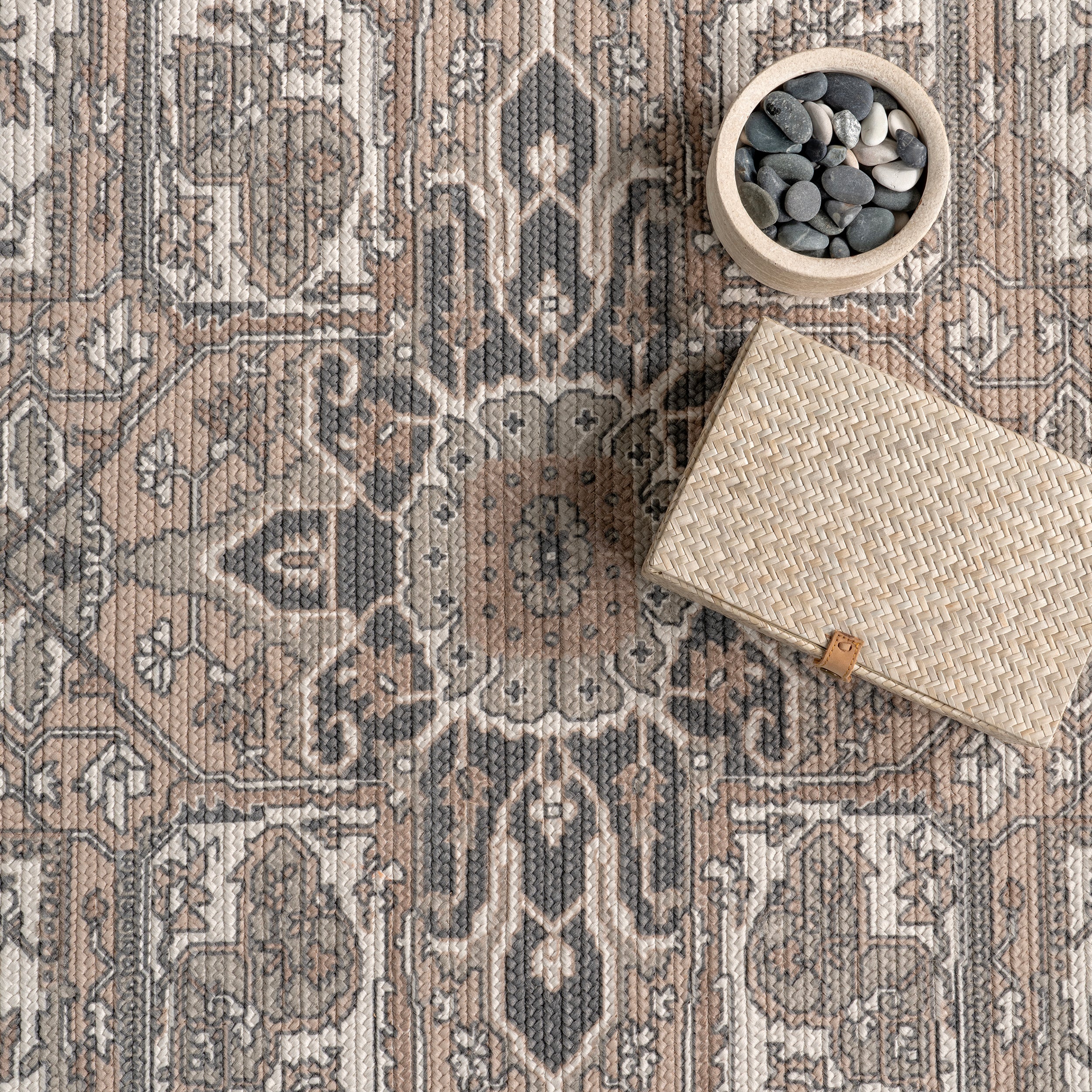 Sausha Traditional Medallion Indoor/Outdoor Area Rug - Image 6
