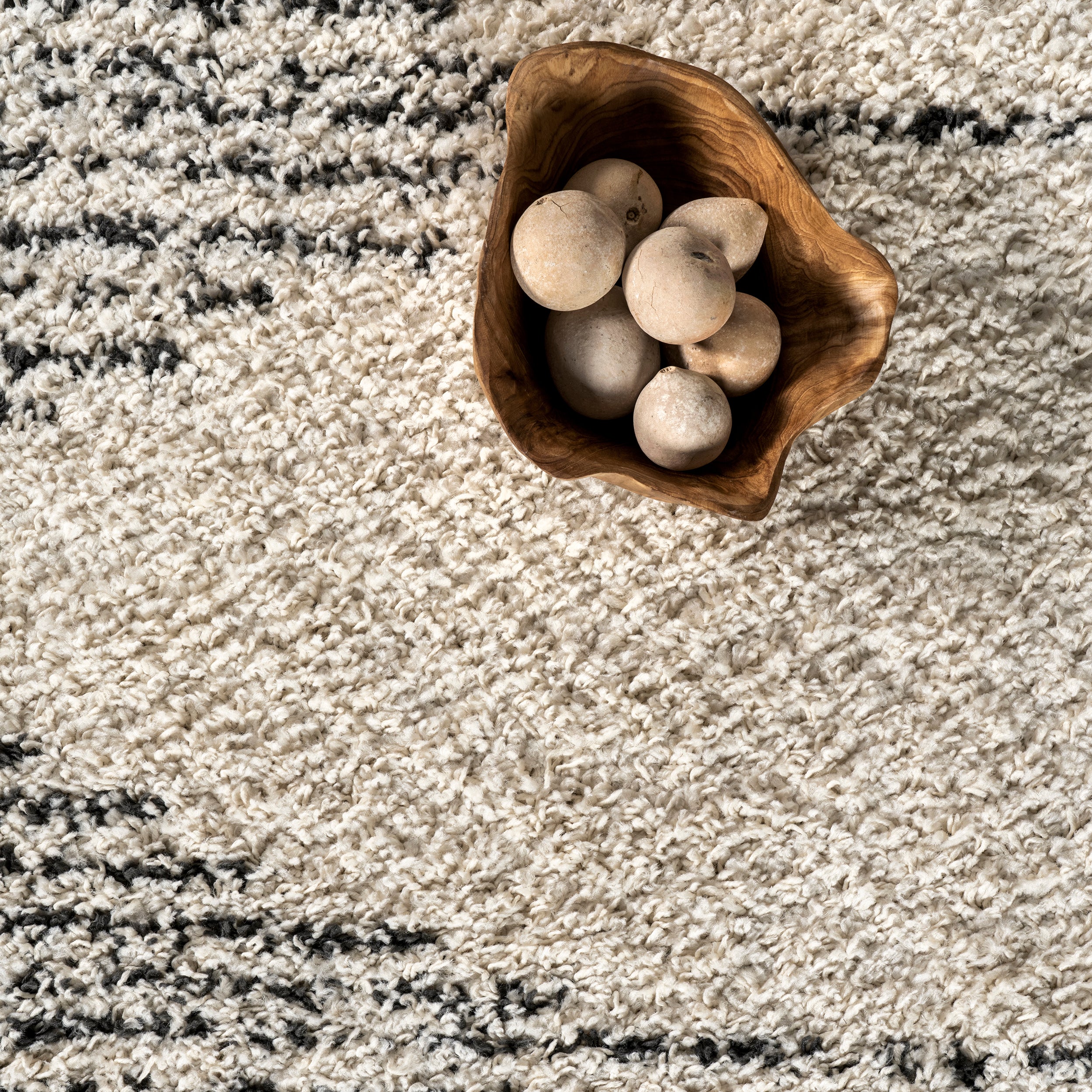 Bria Moroccan Shag Tasseled Area Rug - Image 6
