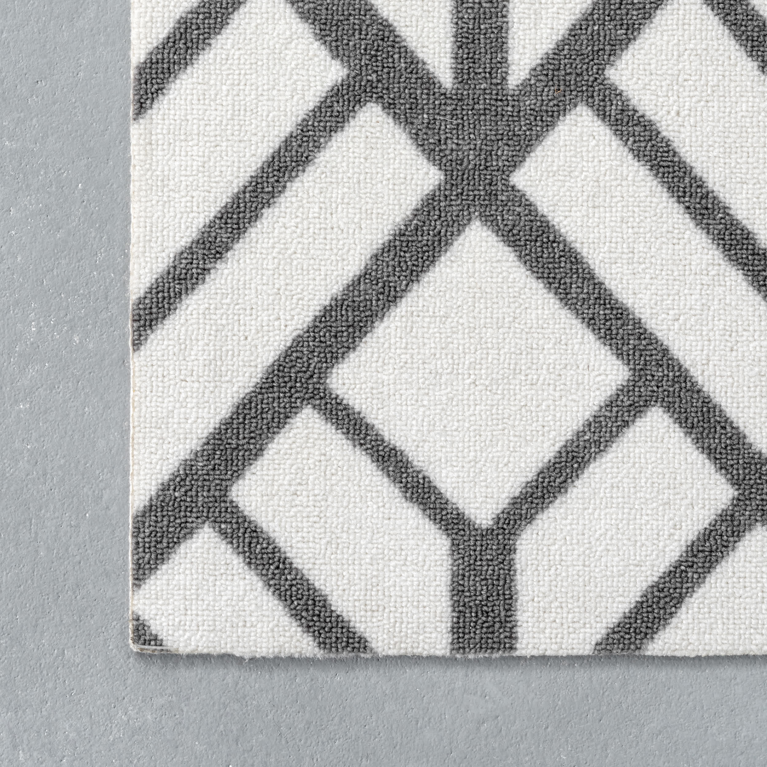 Tiffany Contemporary Diamond Indoor/Outdoor Area Rug - Image 14