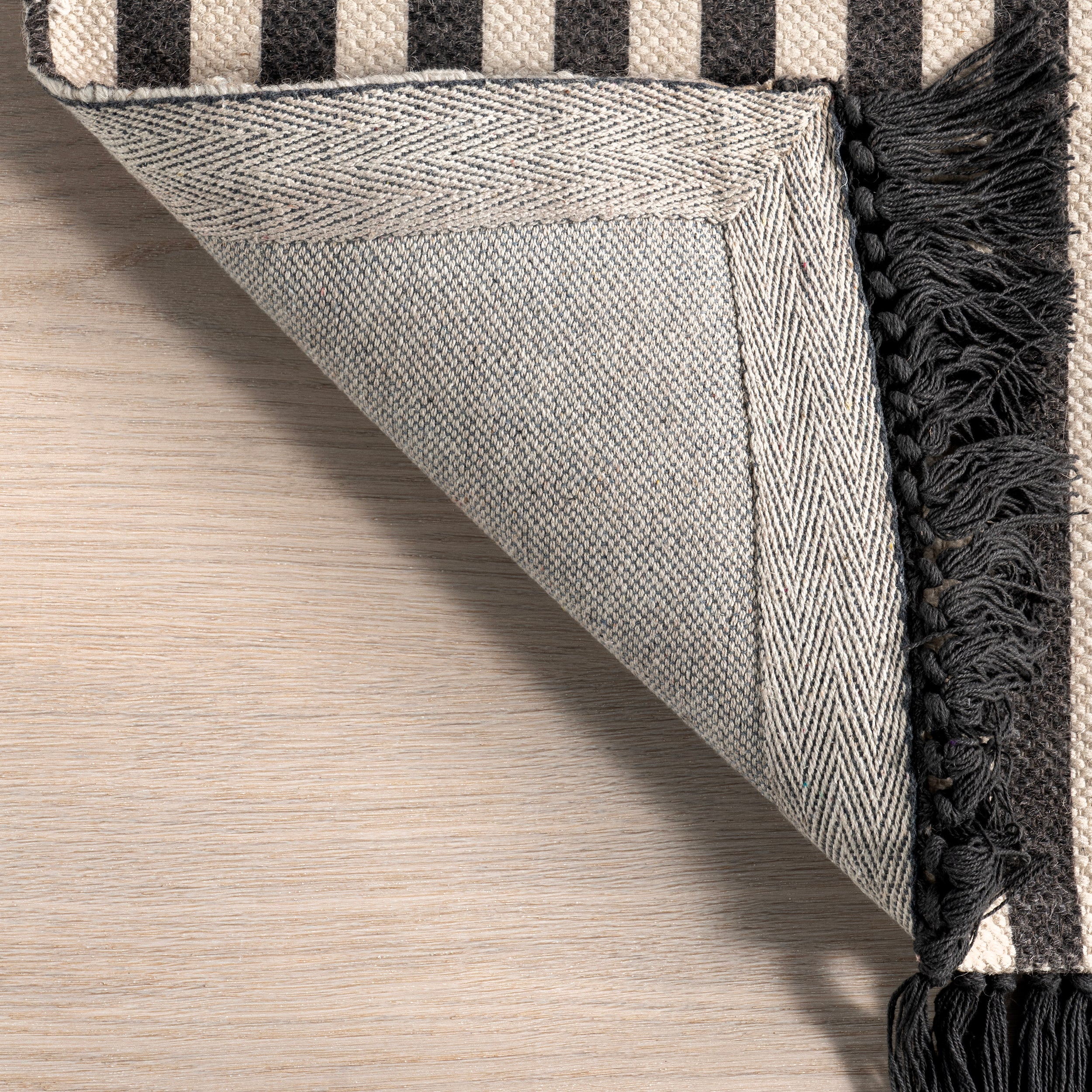 Flatiron Tasseled Wool Area Rug - Image 7