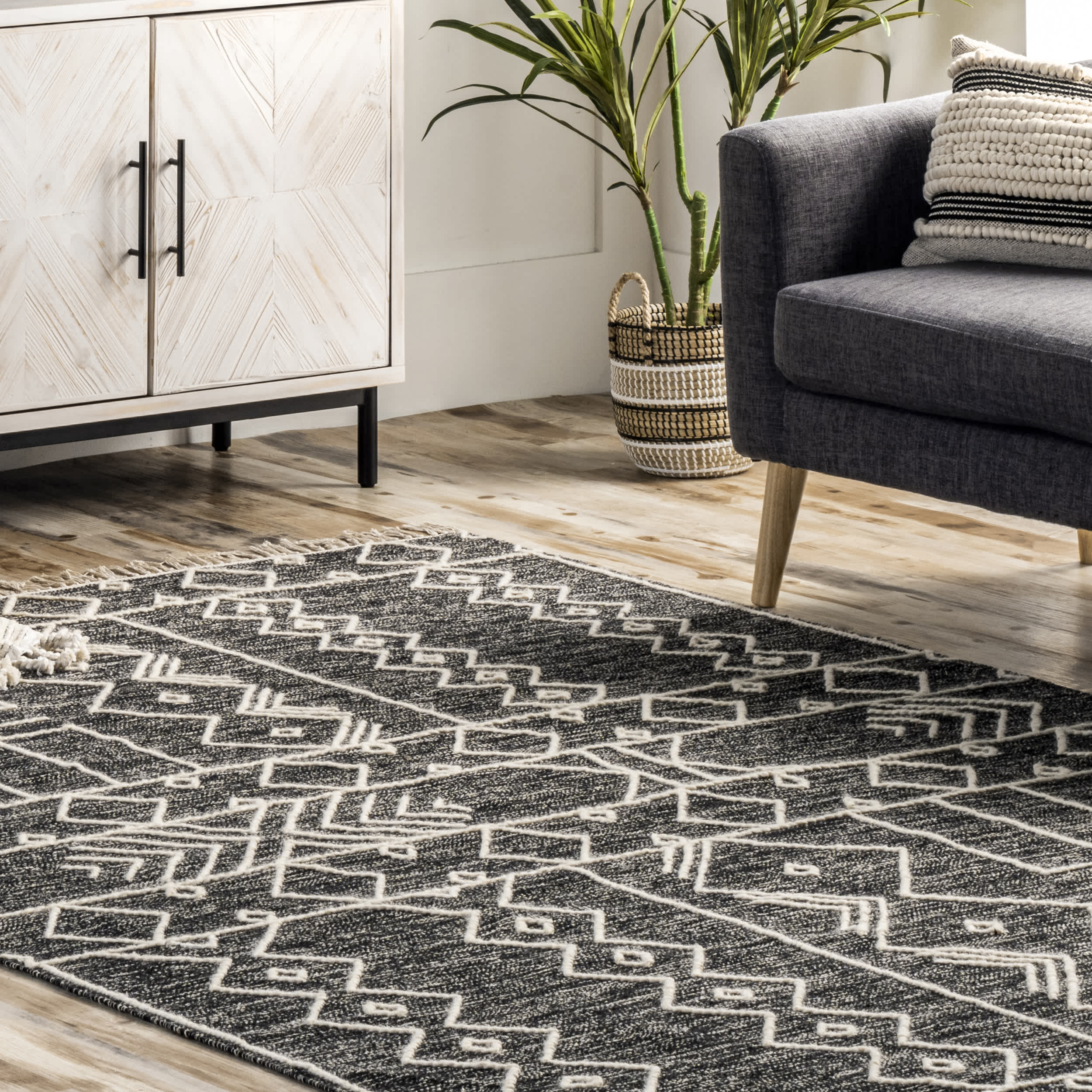 Cassie Cotton Flatweave Tribal Tassel Area Rug - Image 9