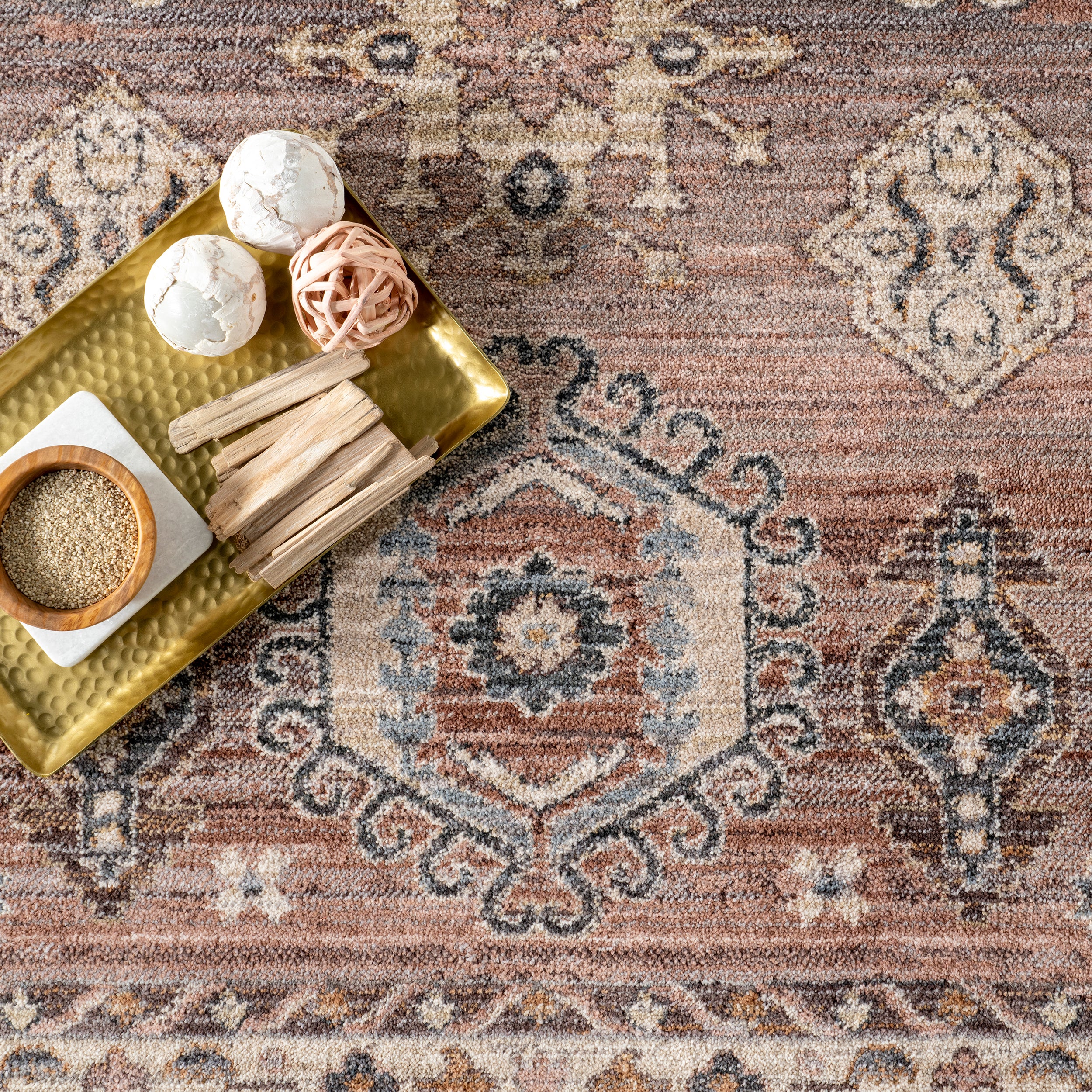 Kelsee Vintage Traditional Fringe Area Rug - Image 6