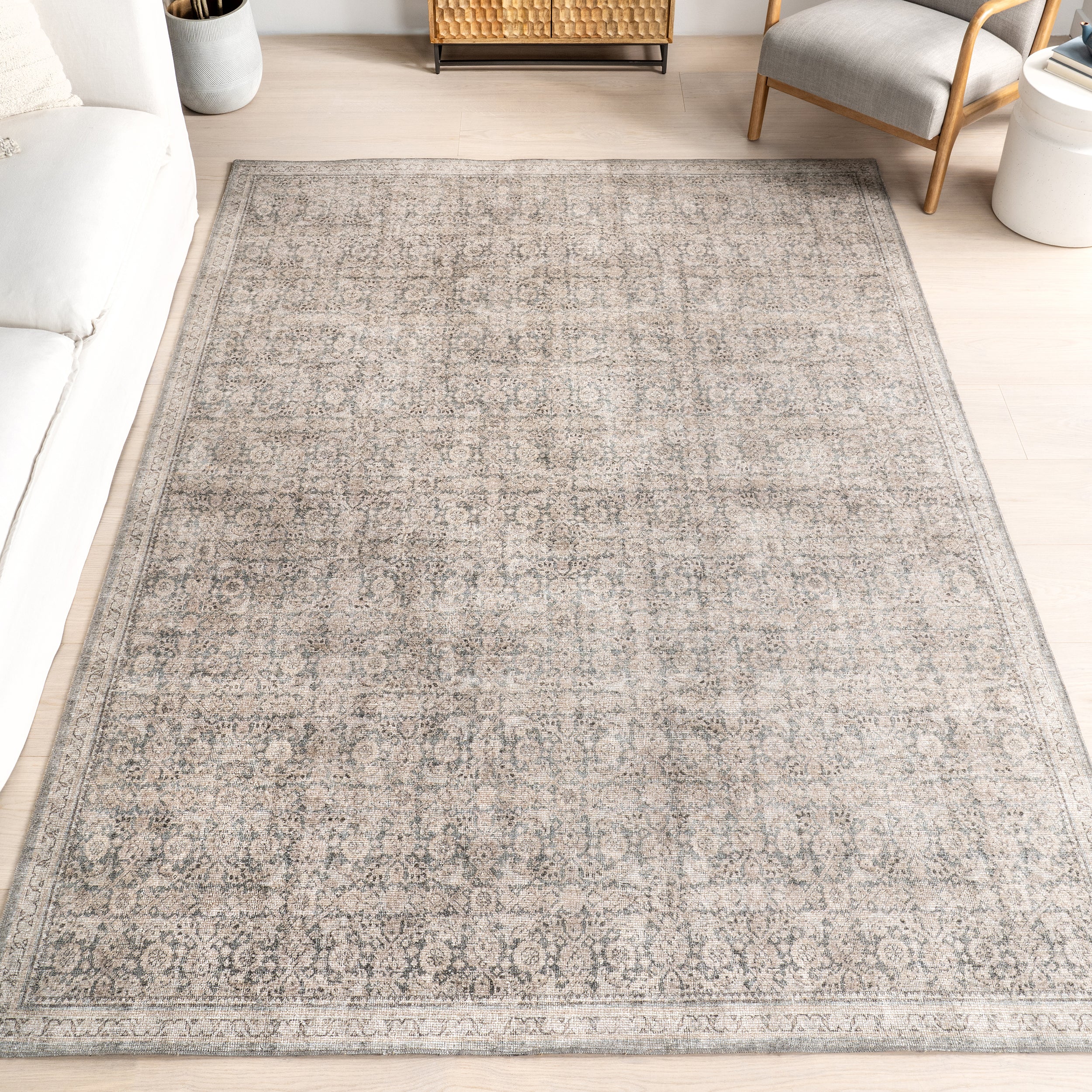 Hillstone Collection Cally Traditional Vintage Medallion Area Rug - Image 2