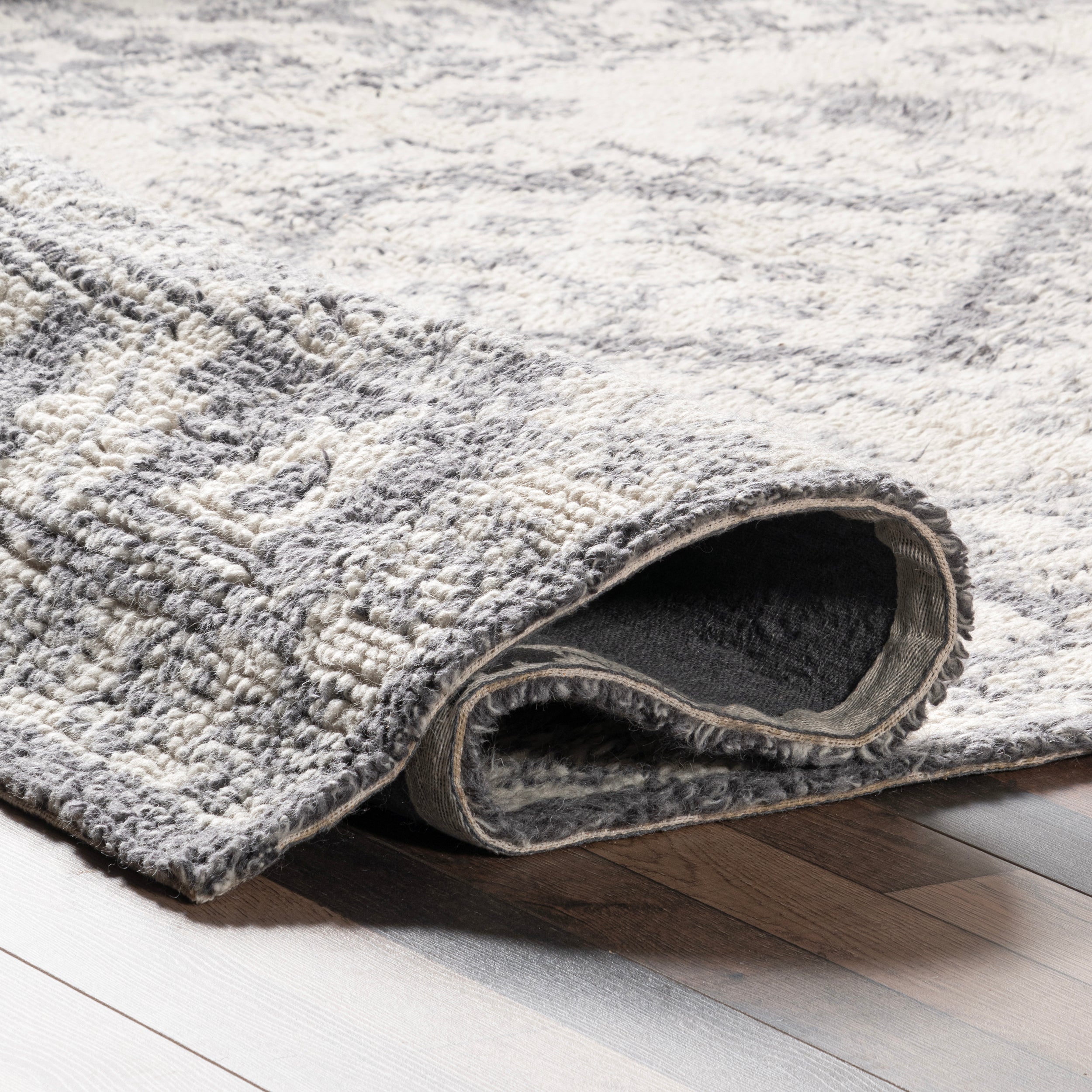 Nellie Traditional Persian Wool Area Rug - Image 4