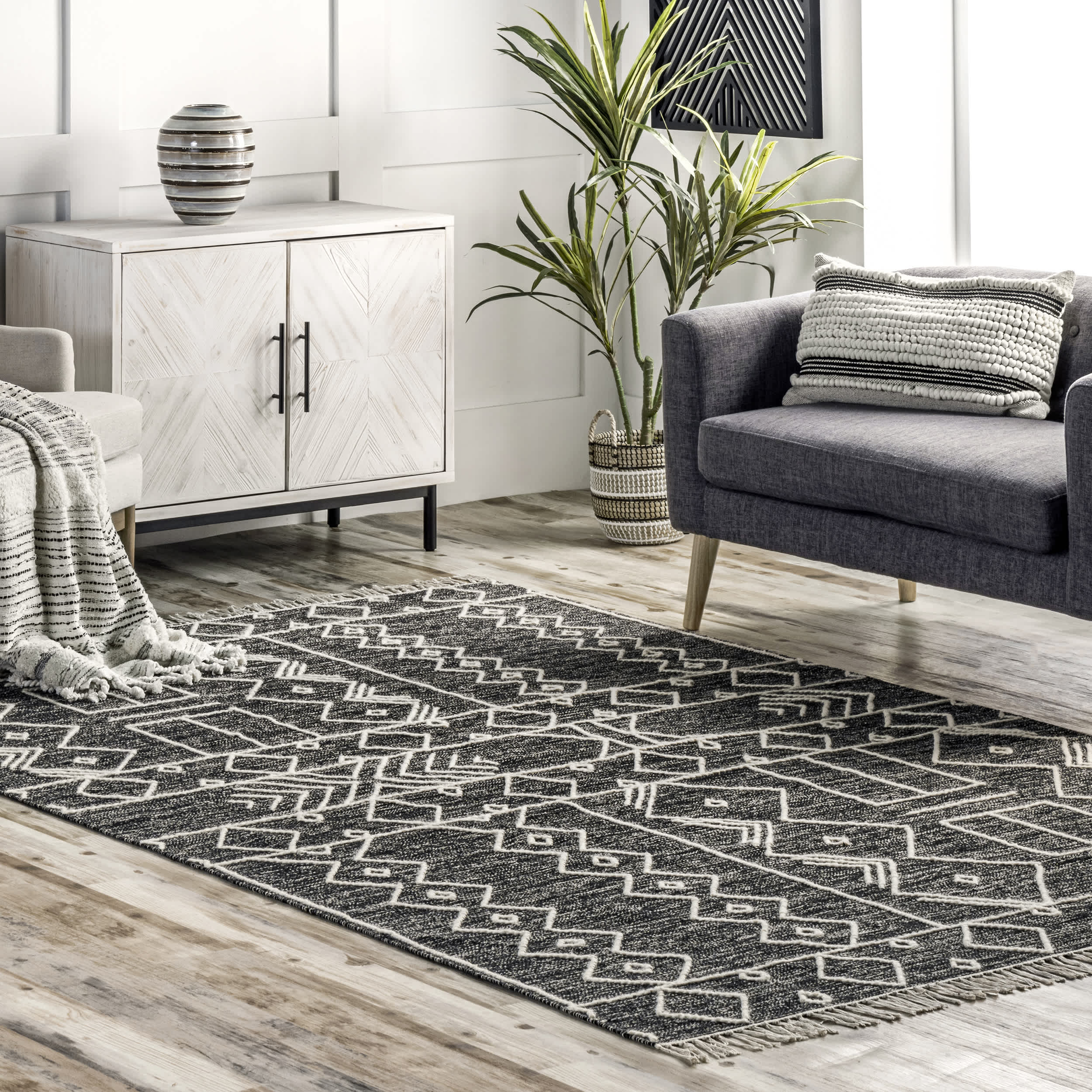 Cassie Cotton Flatweave Tribal Tassel Area Rug - Image 2