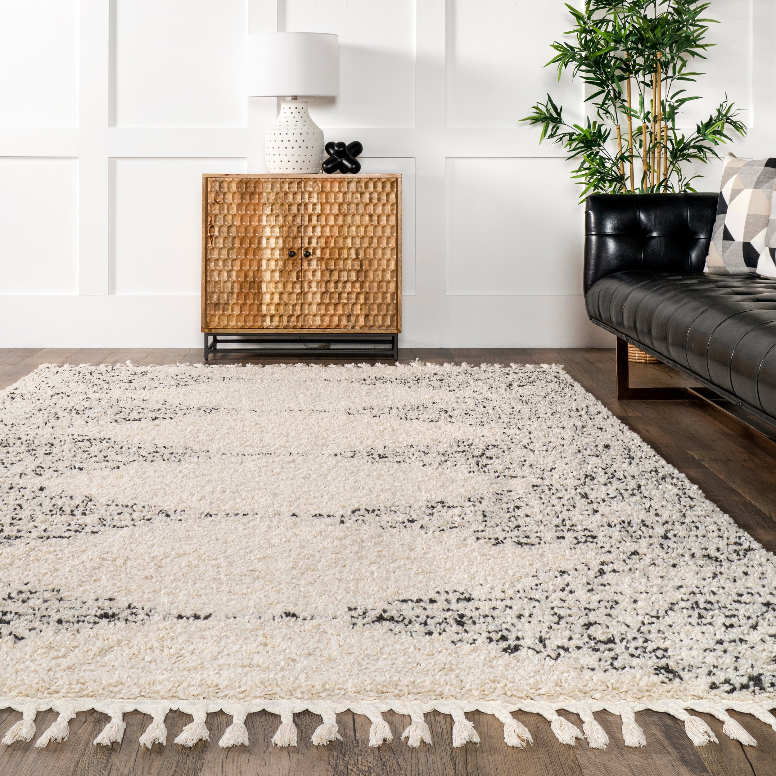 Bria Moroccan Shag Tasseled Area Rug - Image 8