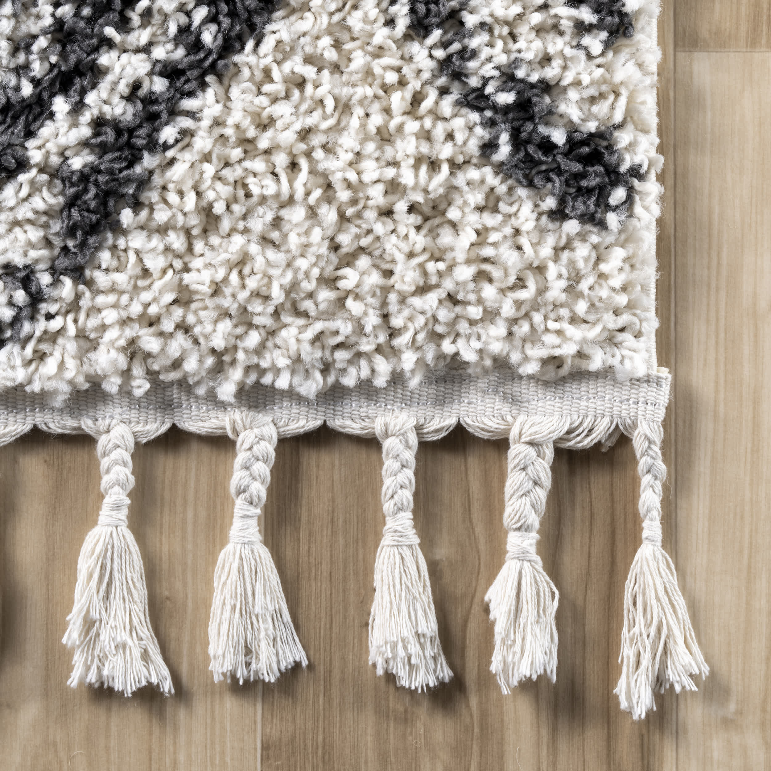 Amanda Moroccan Chevron Tassel Area Rug - Image 5
