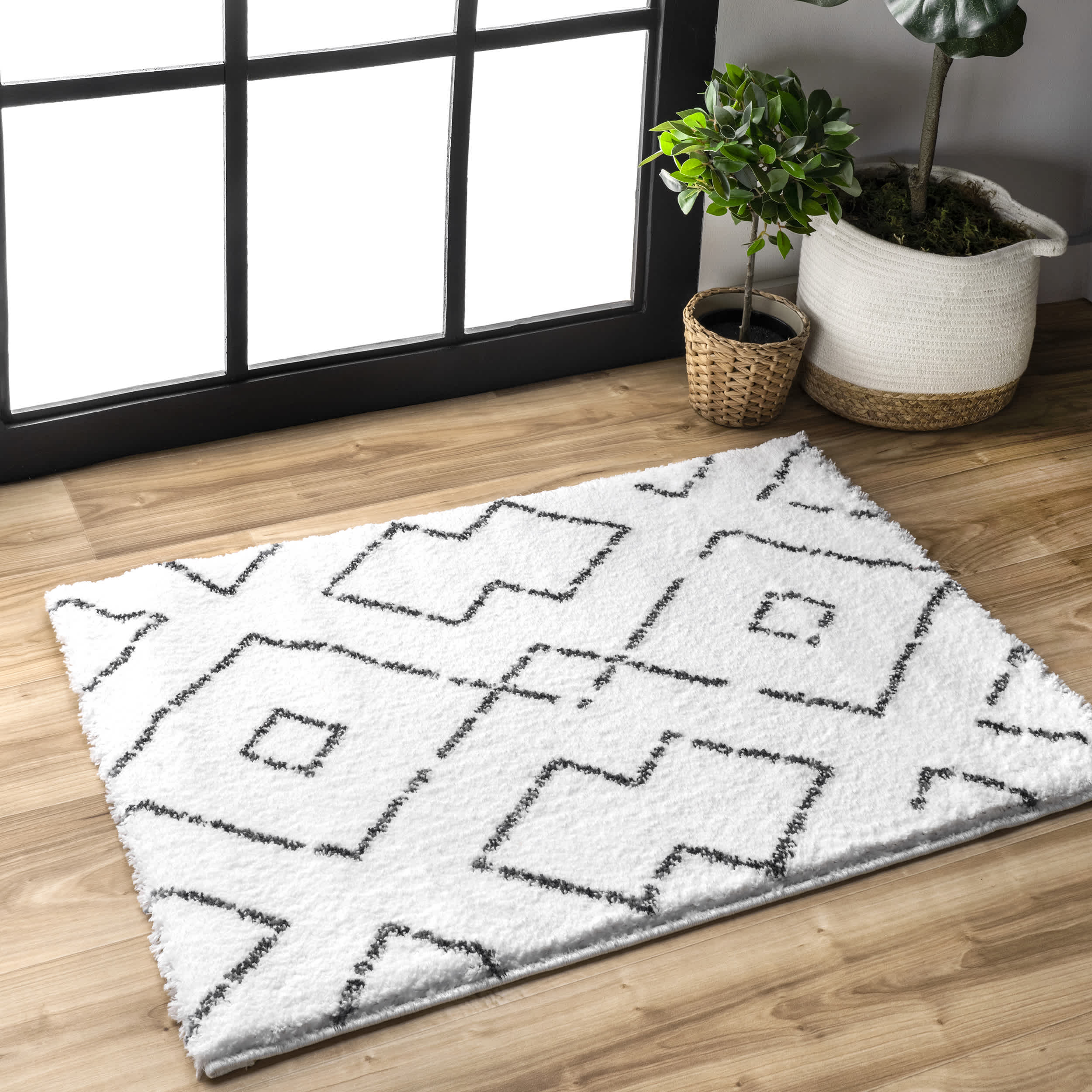 Hand Tufted Beaulah Shaggy Area Rug - Image 13