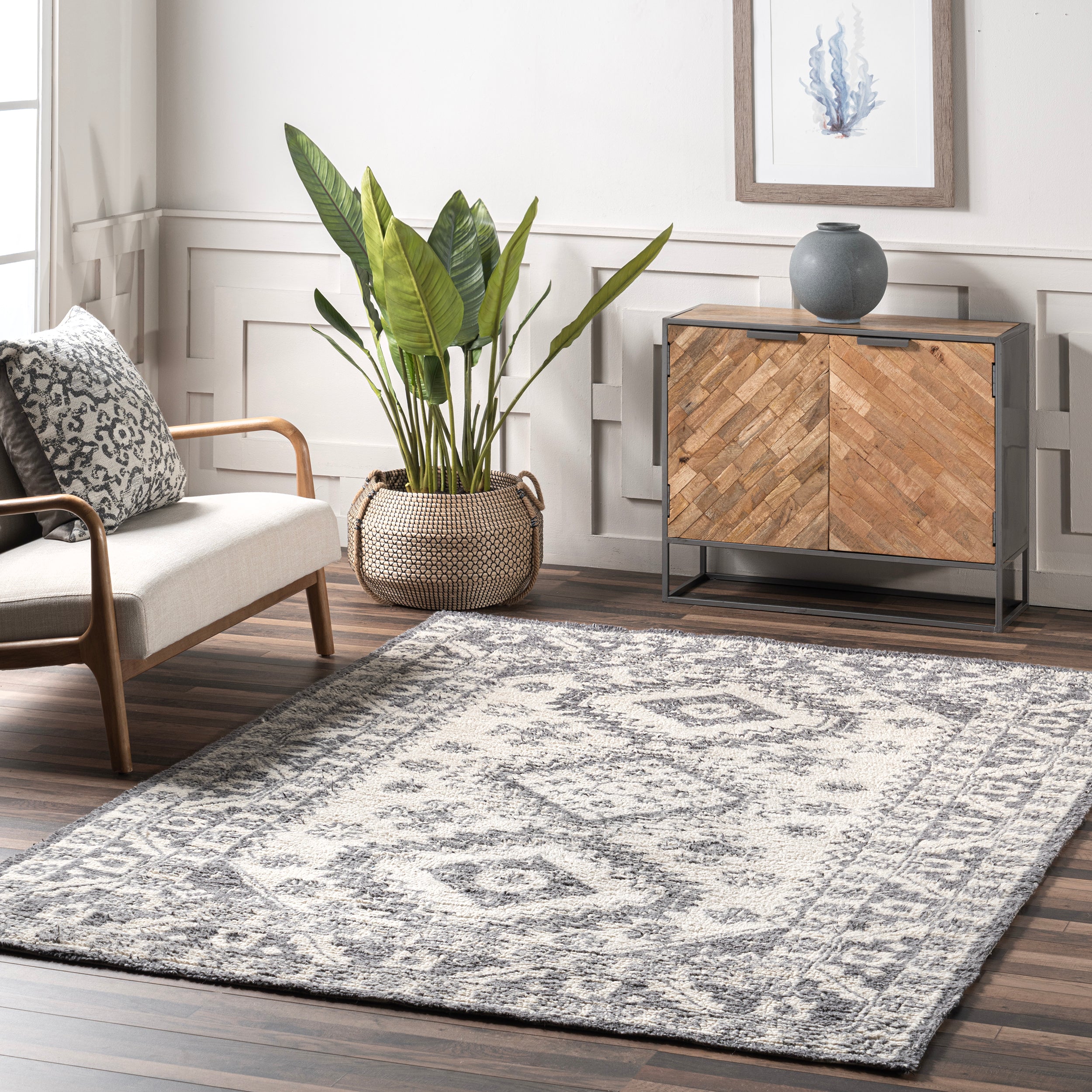 Nellie Traditional Persian Wool Area Rug - Image 2