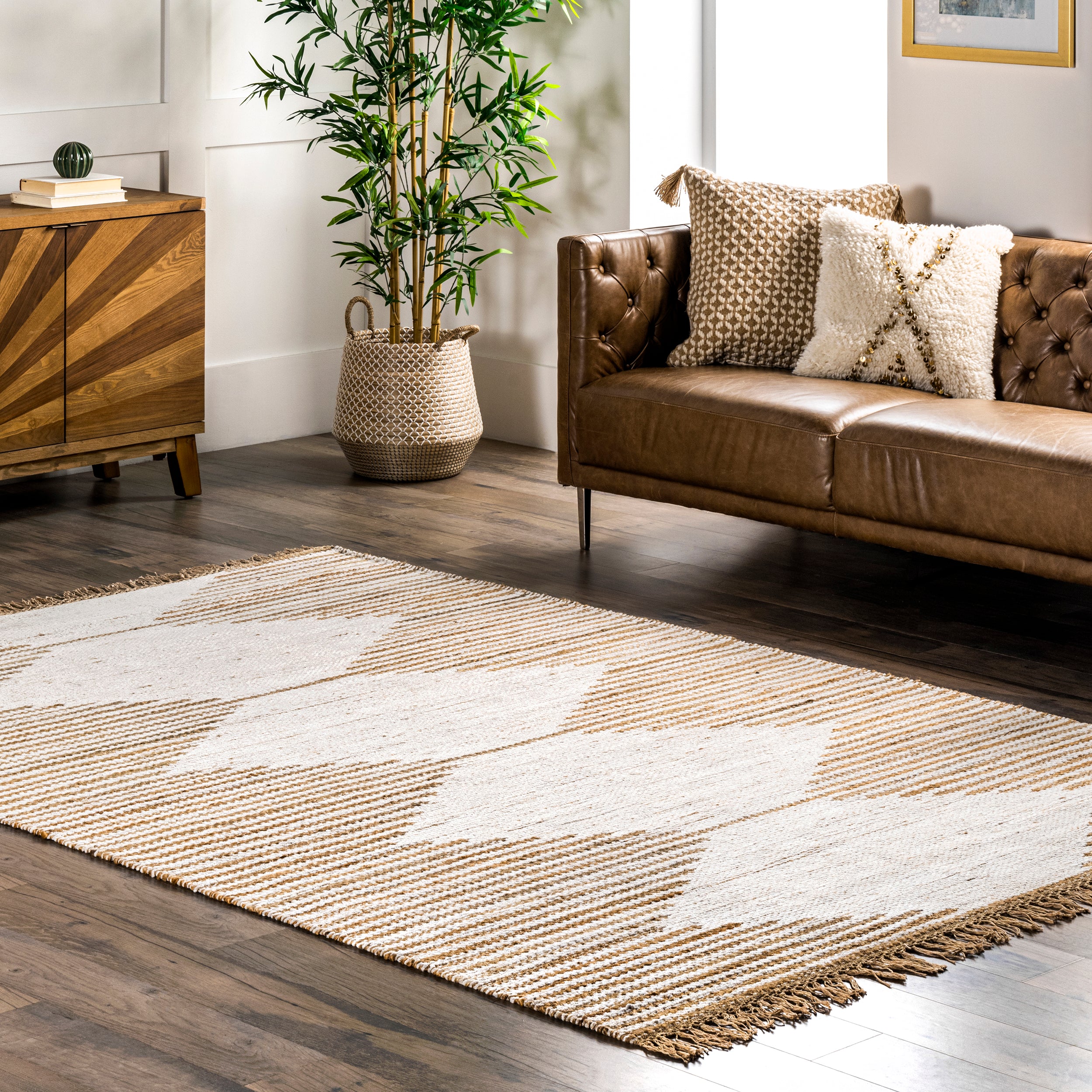 Clea Hand Woven Geometric Flatweave Tassel Area Rug - Image 2