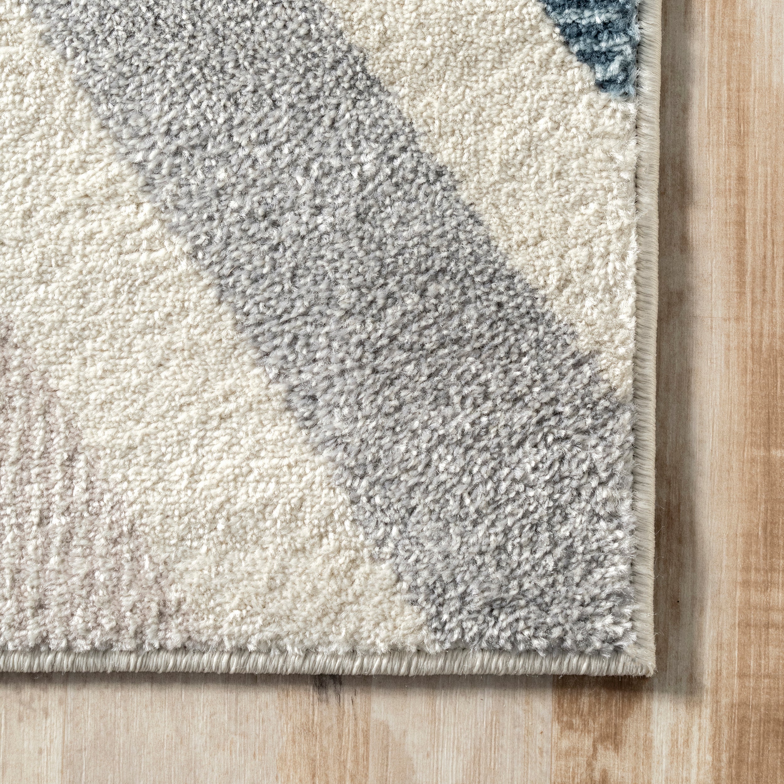Neveah Contemporary Chevron Area Rug - Image 5