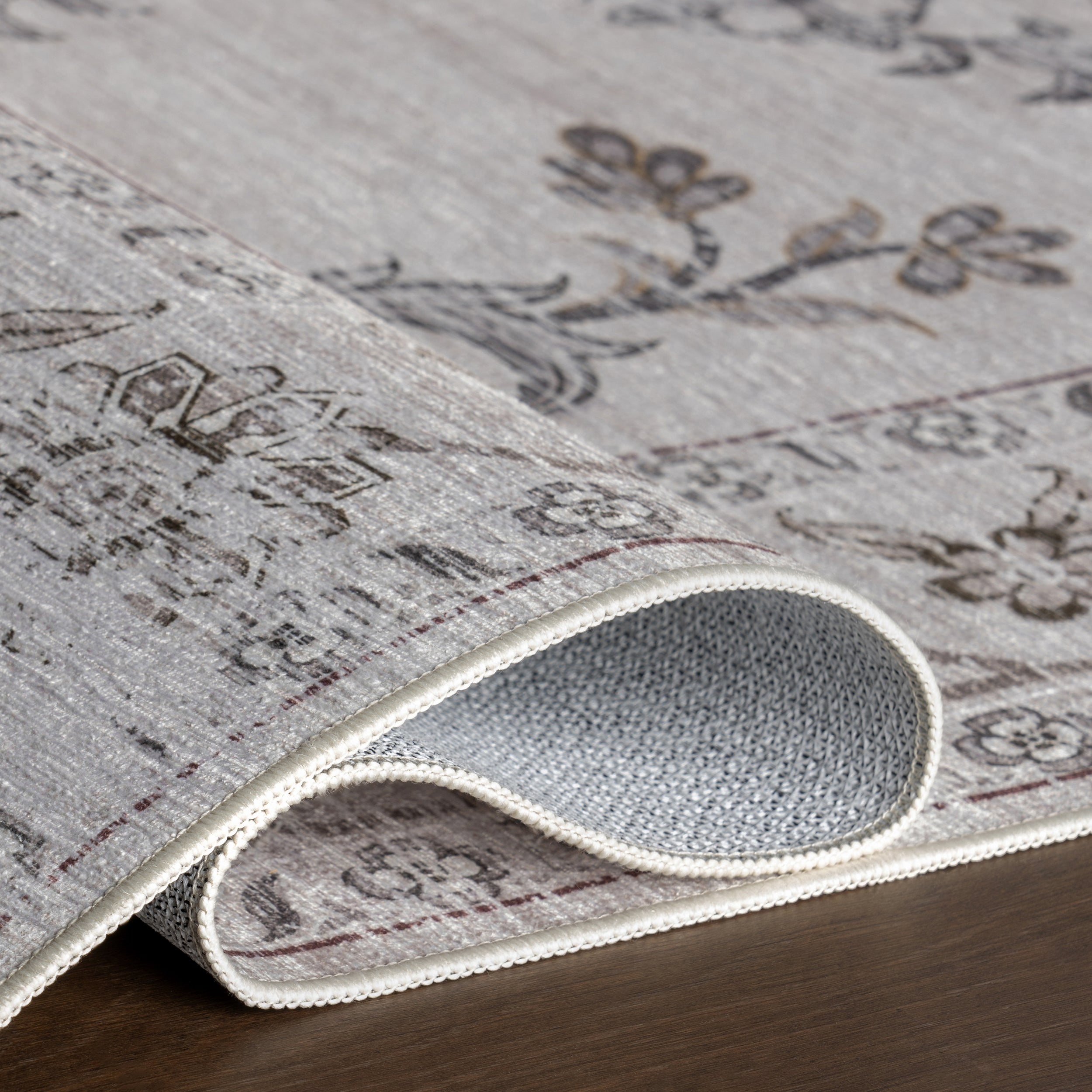 Ainara Splashguard Traditional Machine Washahble Area Rug - Image 4