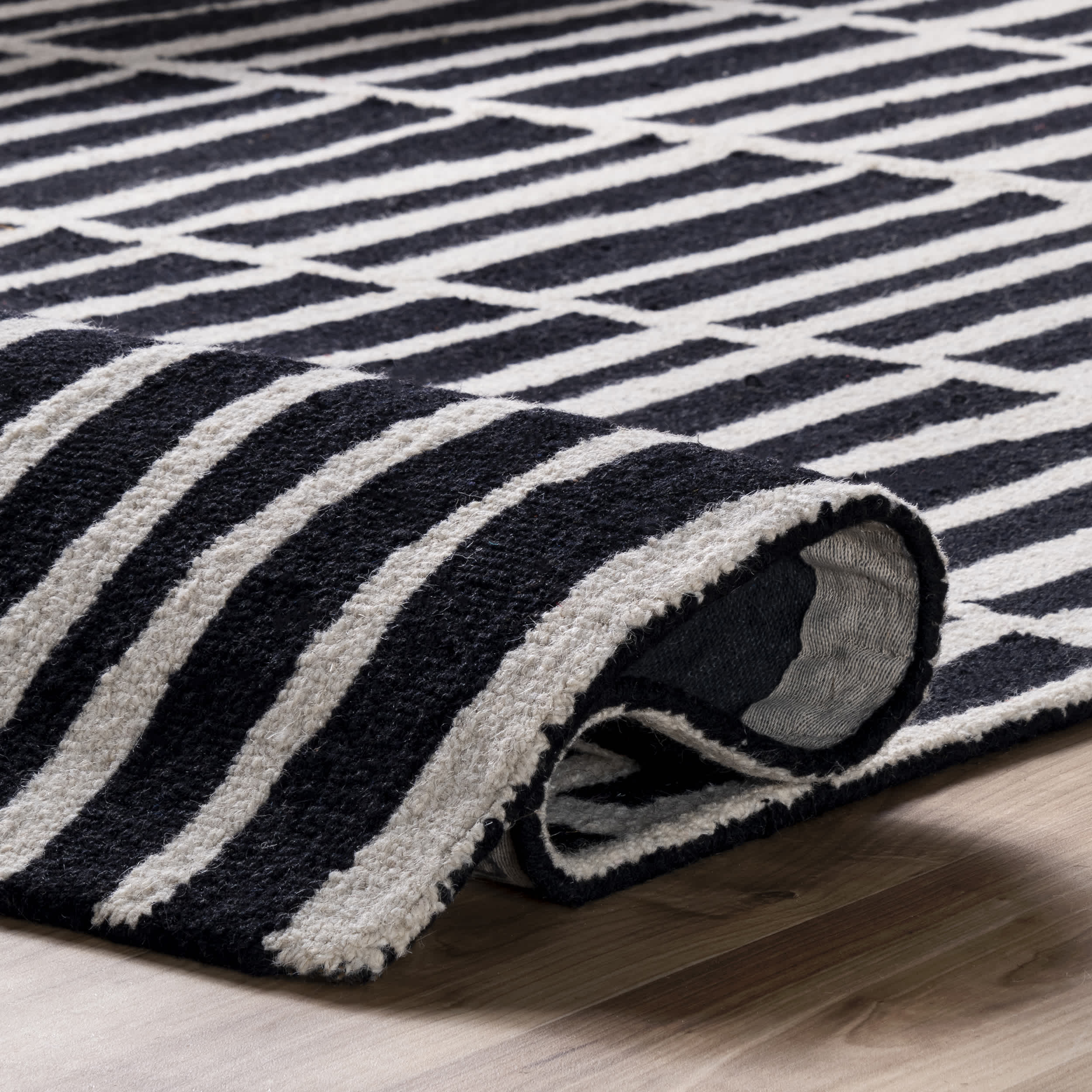Hand Tufted Lemuel Area Rug - Image 4