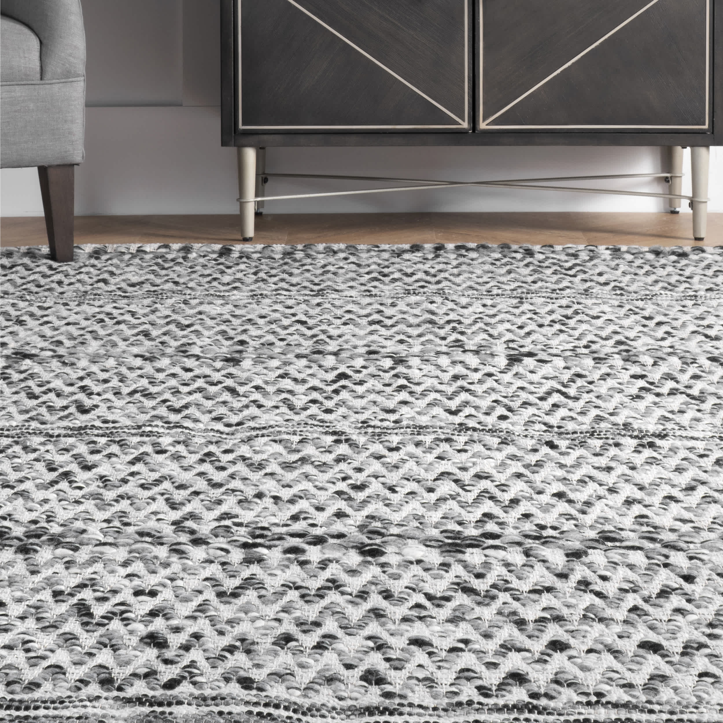 Natosha Indoor/Outdoor Chevron Striped Area Rug - Image 8