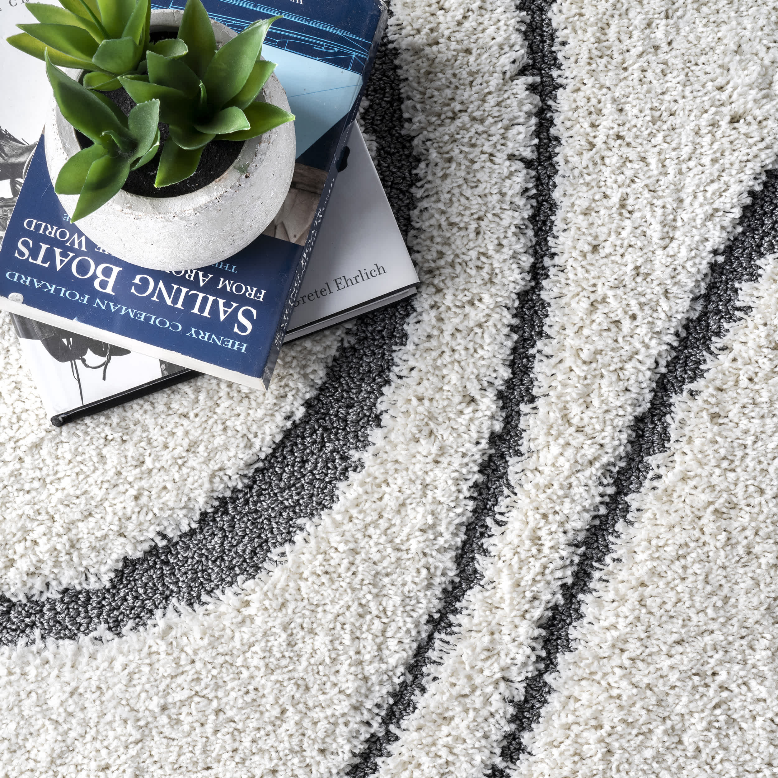 Keyhole Trellis Area Rug - Image 17
