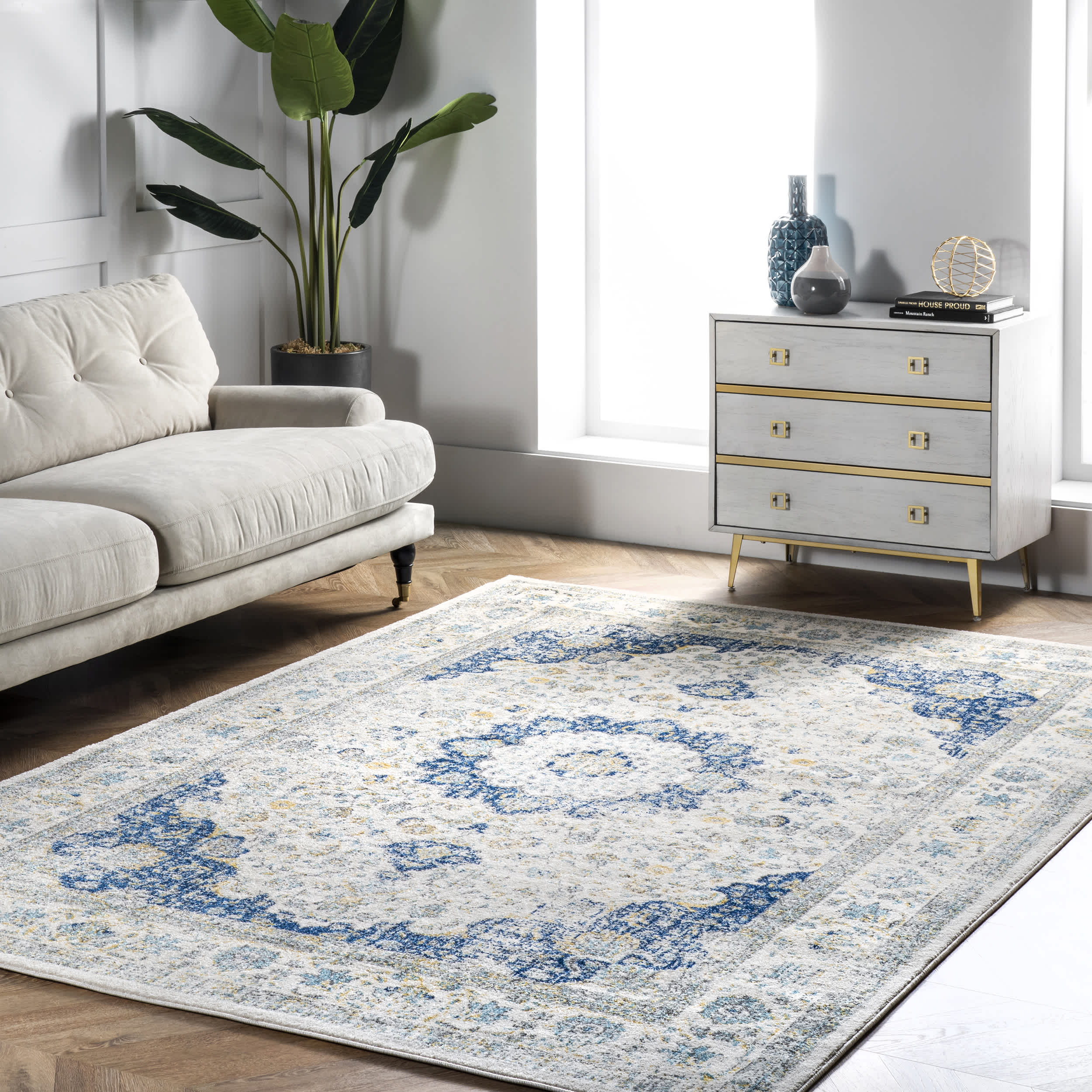 Traditional Medallion Verona Area Rug - Image 2
