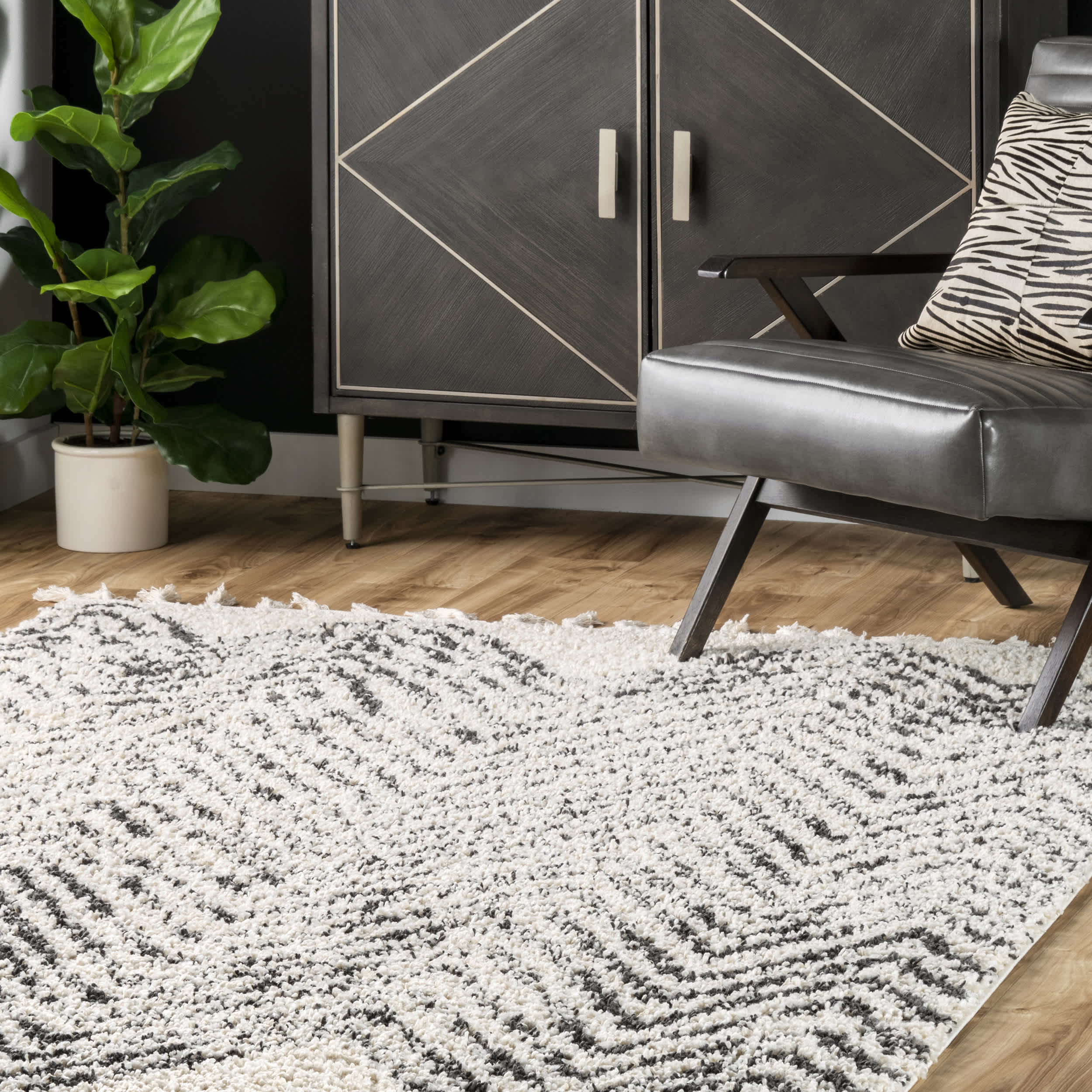 Amanda Moroccan Chevron Tassel Area Rug - Image 9