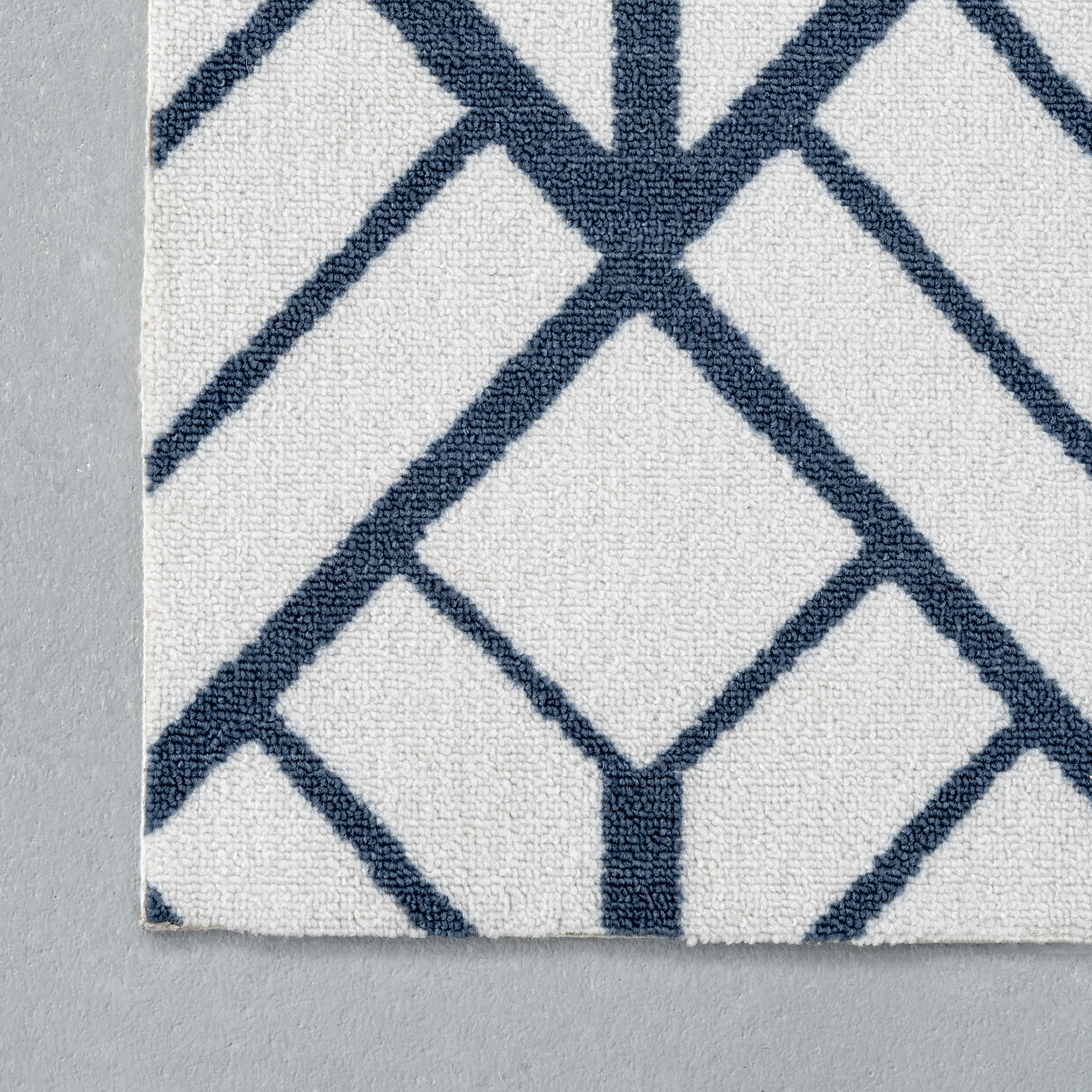 Tiffany Contemporary Diamond Indoor/Outdoor Area Rug - Image 5