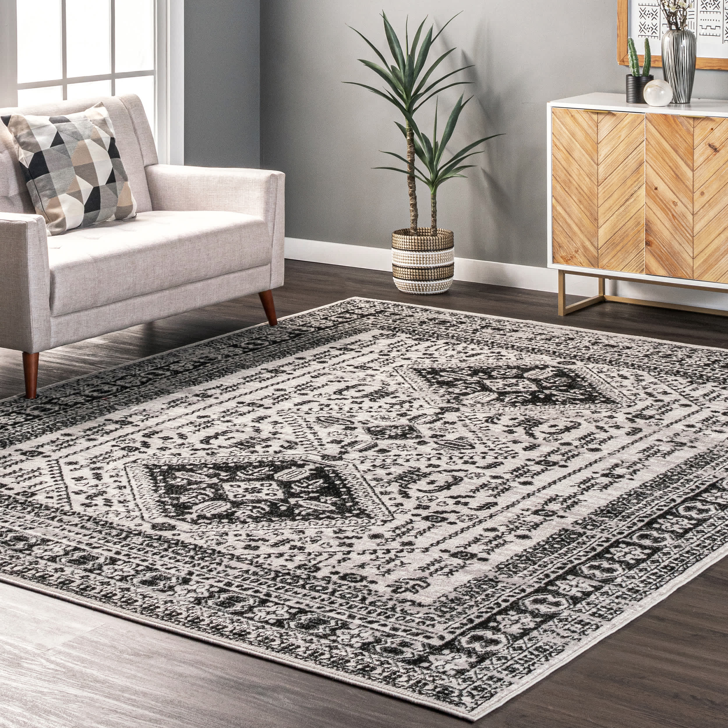 Emily Traditional Medallion Area Rug - Image 2