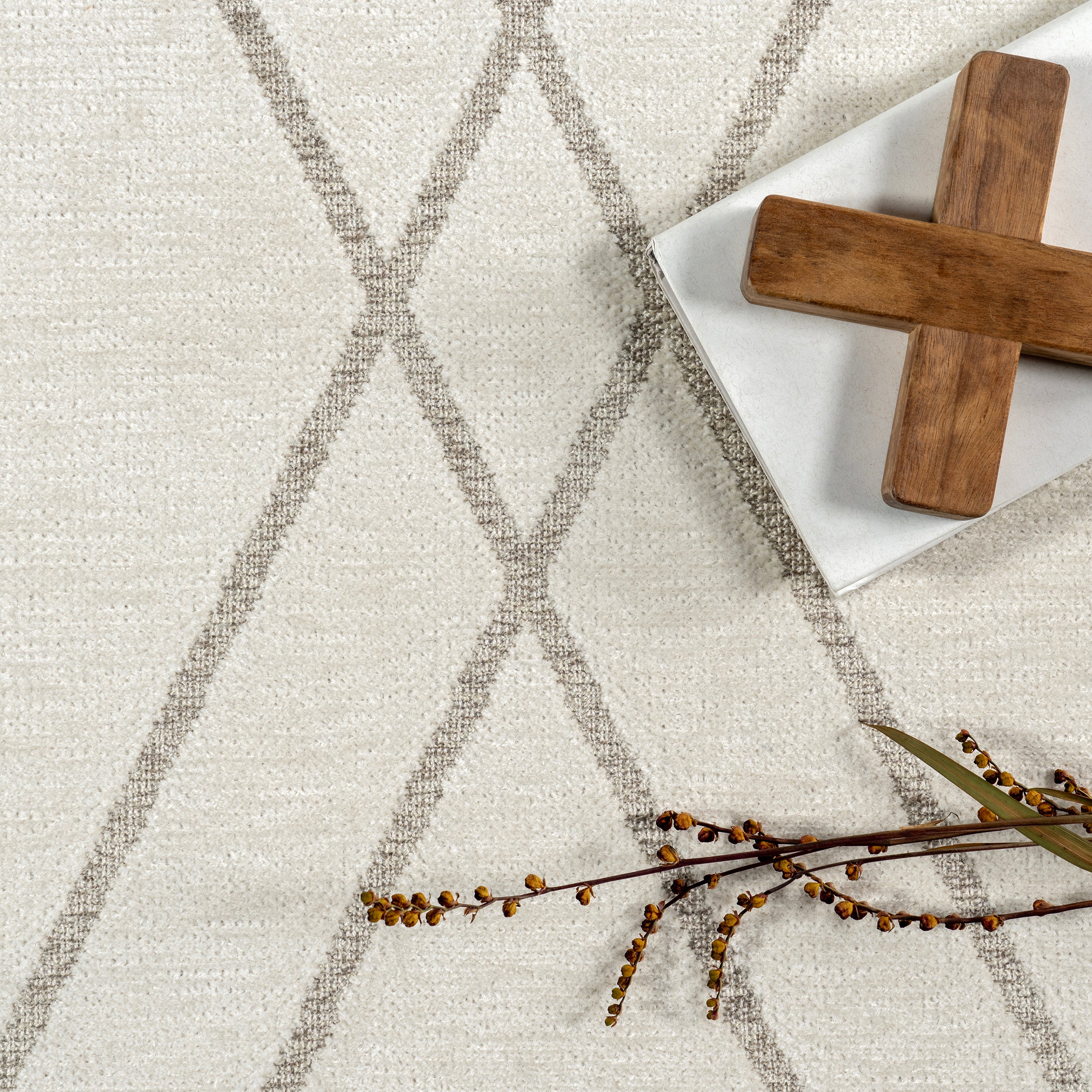 Sinclair Lattice Reversible Machine Washable Area Rug - Image 6