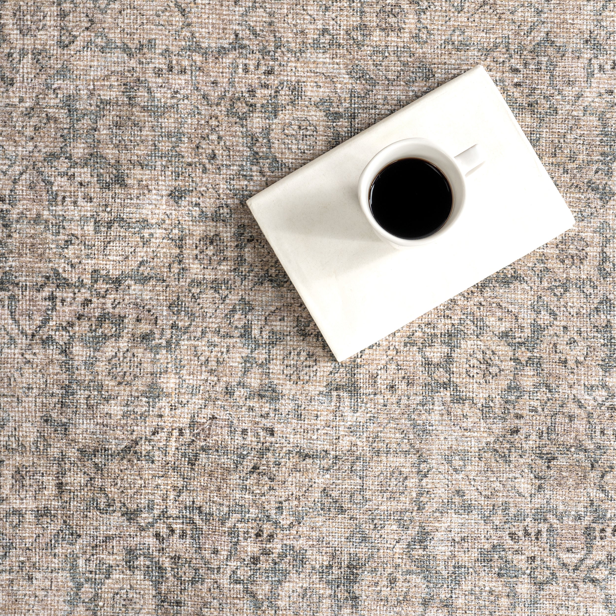Hillstone Collection Cally Traditional Vintage Medallion Area Rug - Image 7