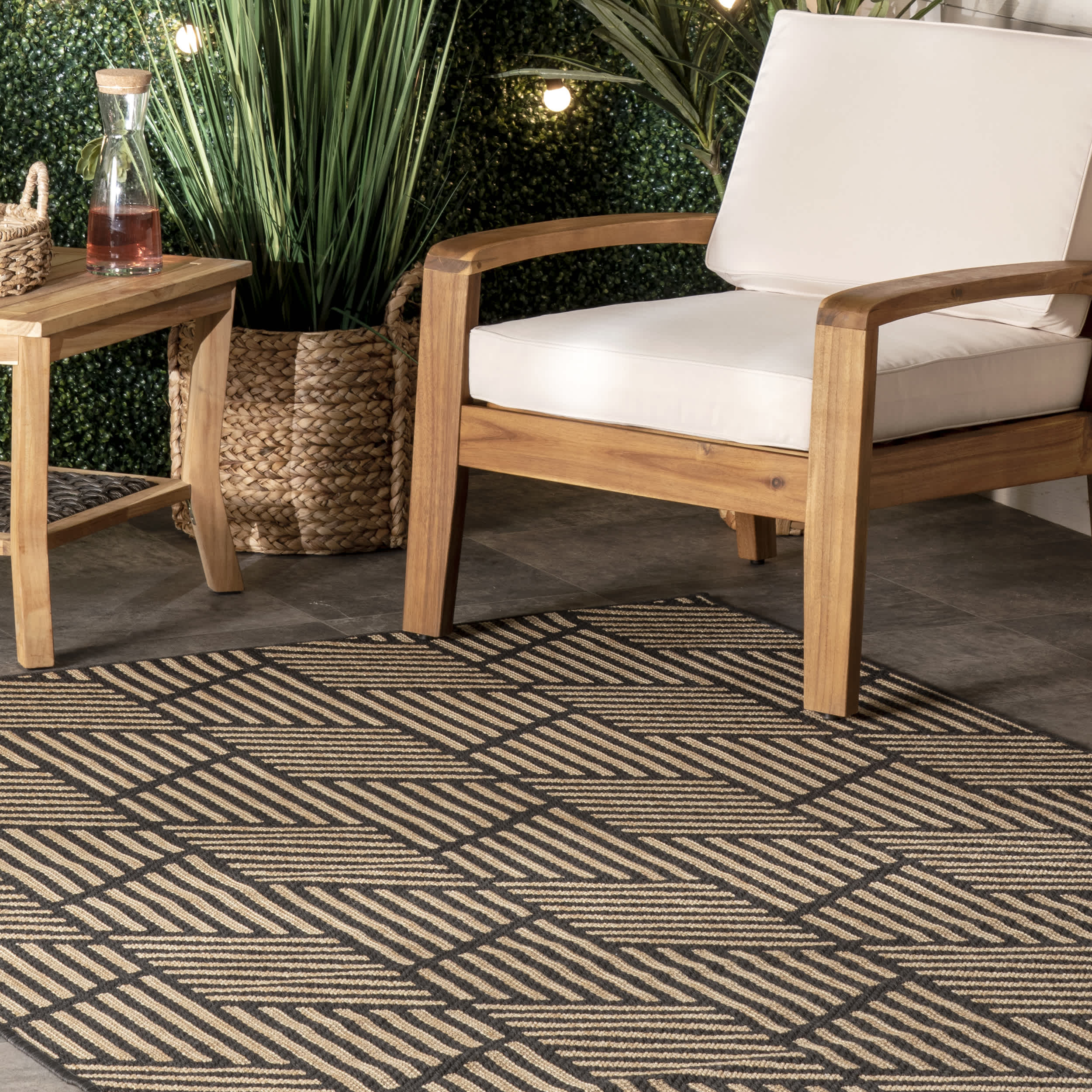 Leona Modern Geometric Indoor/Outdoor Area Rug - Image 9