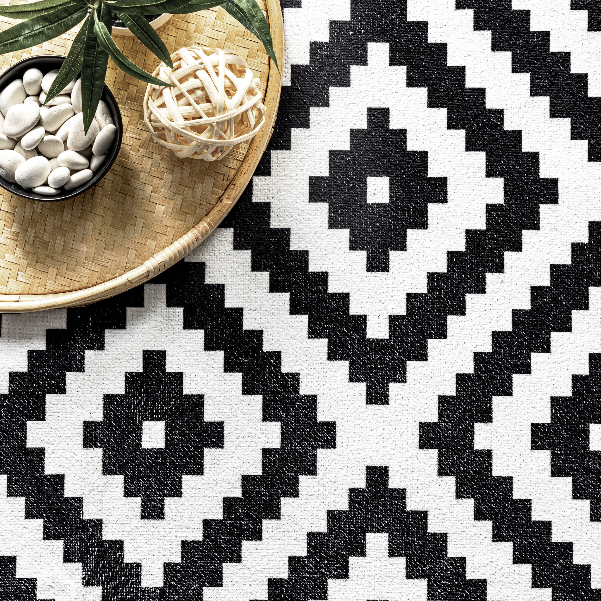 Kellee Machine Washable Modern Diamonds Area Rug - Image 6
