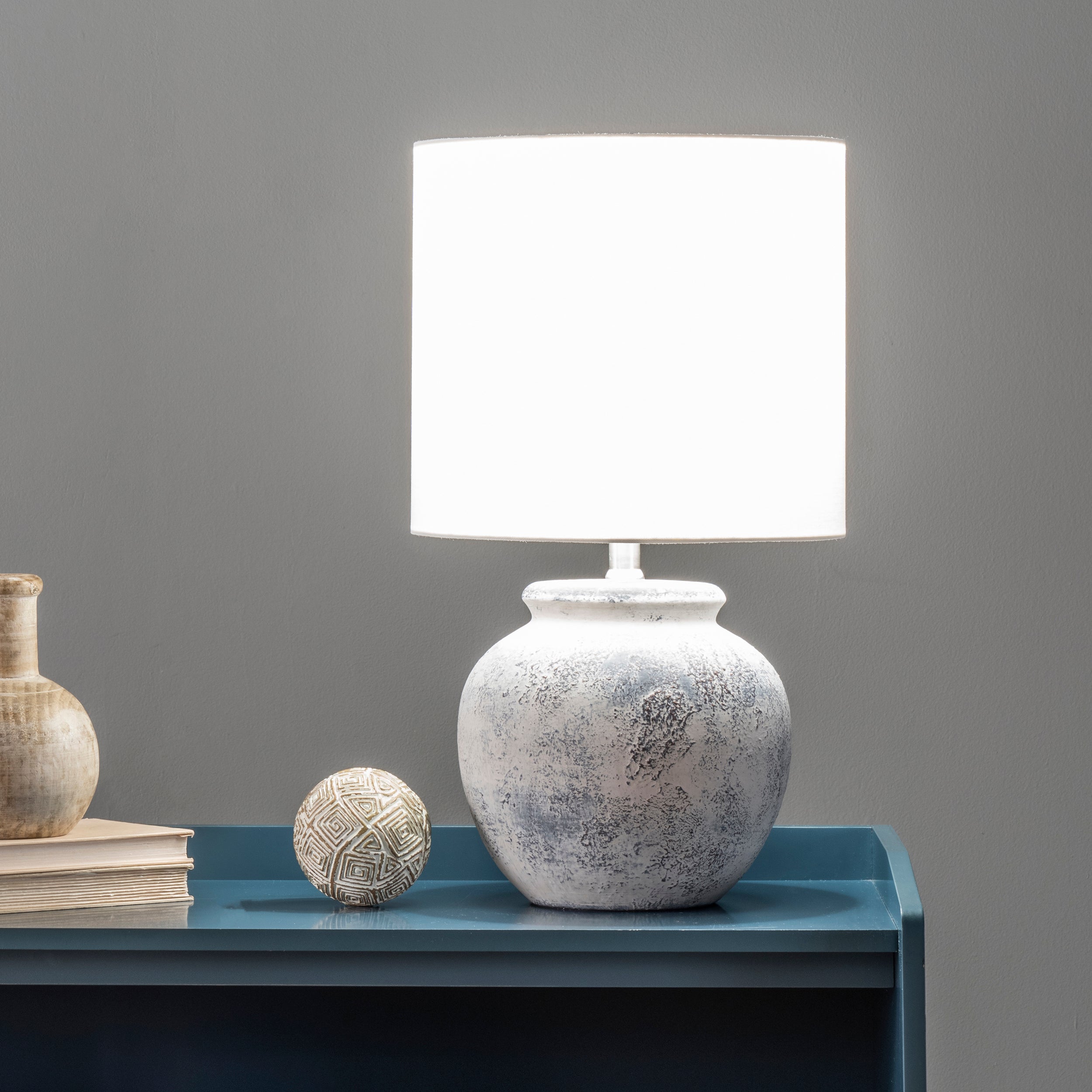 Hilma 22 Distressed Ceramic Table Lamp - Image 2