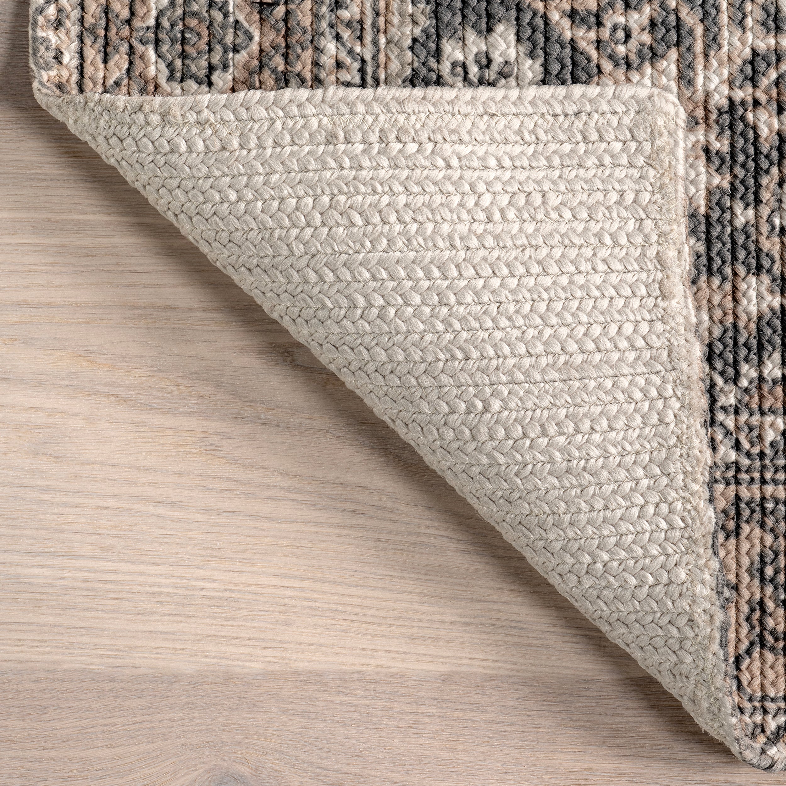 Sausha Traditional Medallion Indoor/Outdoor Area Rug - Image 7