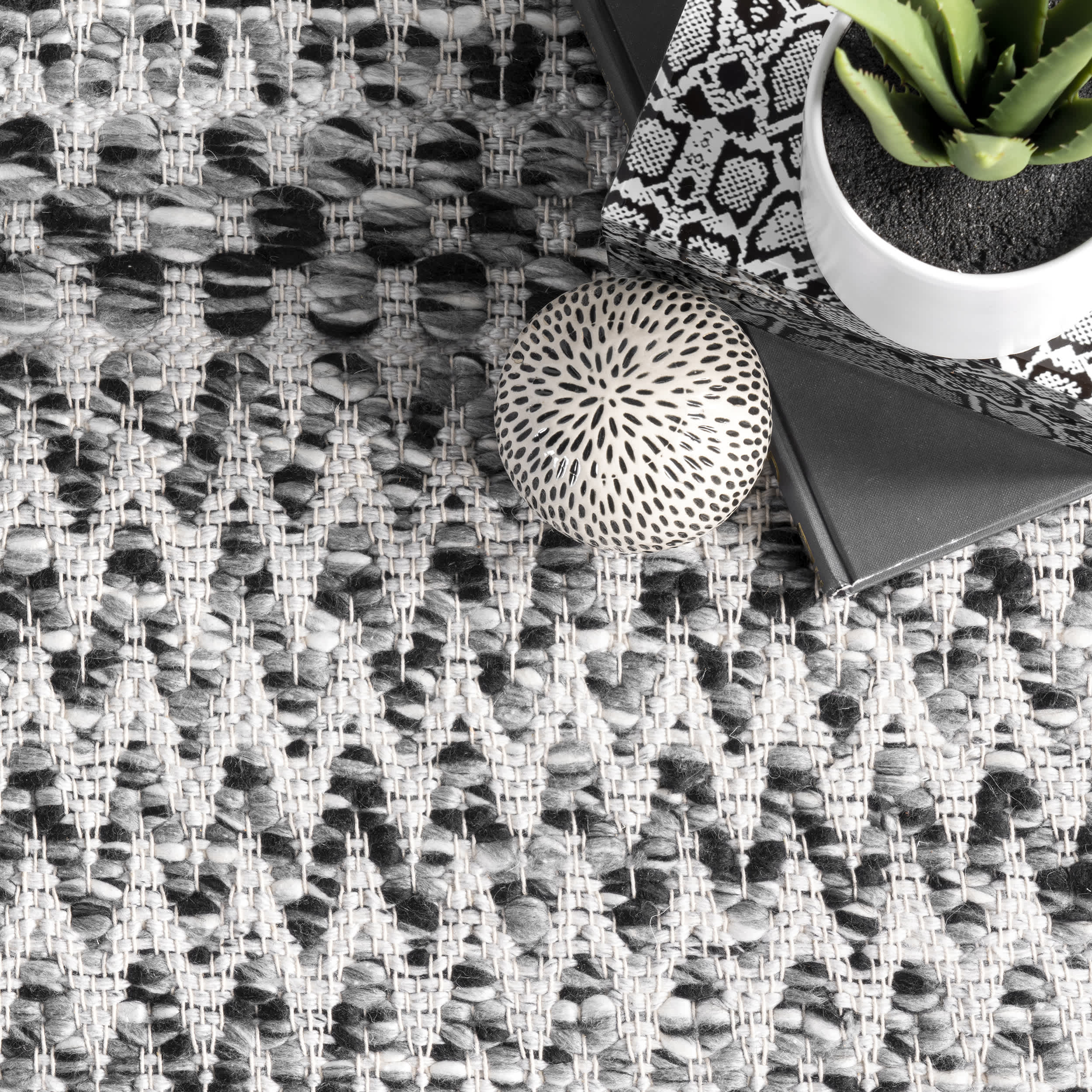 Natosha Indoor/Outdoor Chevron Striped Area Rug - Image 6