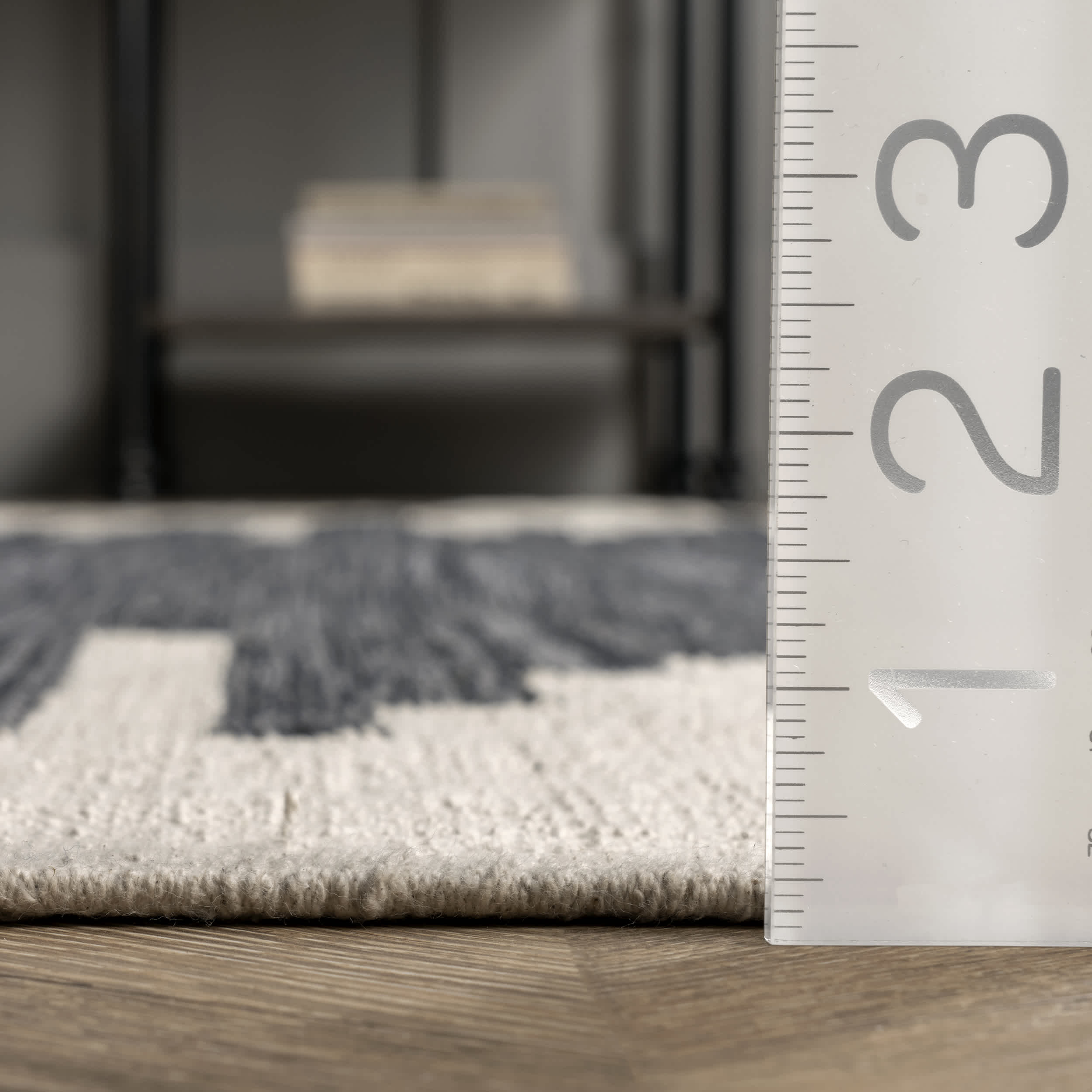 Irina Hand Loomed Contemporary Cotton Area Rug - Image 3