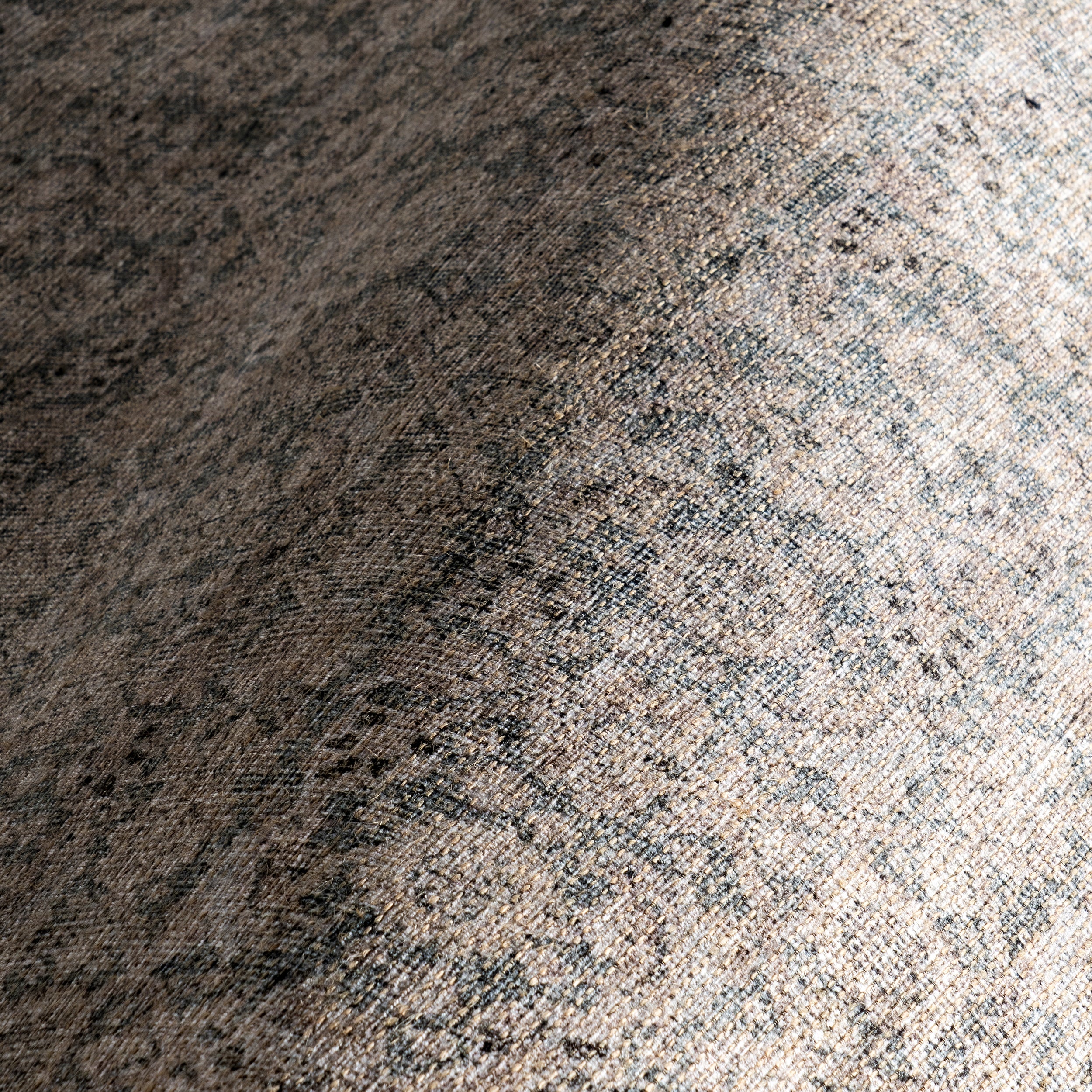 Hillstone Collection Cally Traditional Vintage Medallion Area Rug - Image 5
