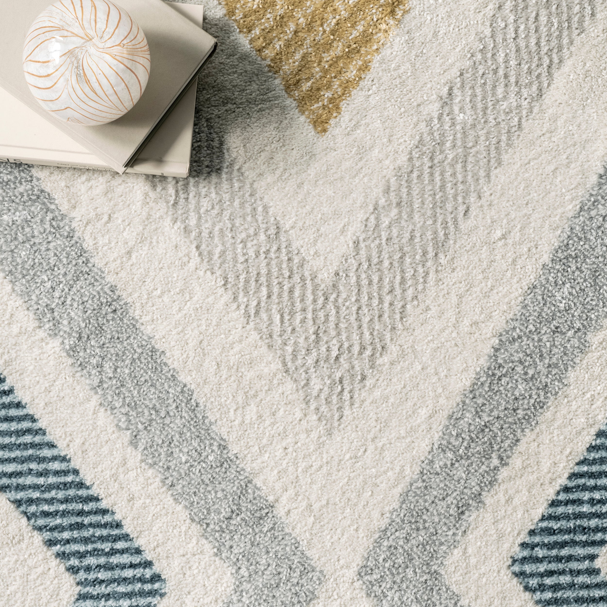 Neveah Contemporary Chevron Area Rug - Image 6