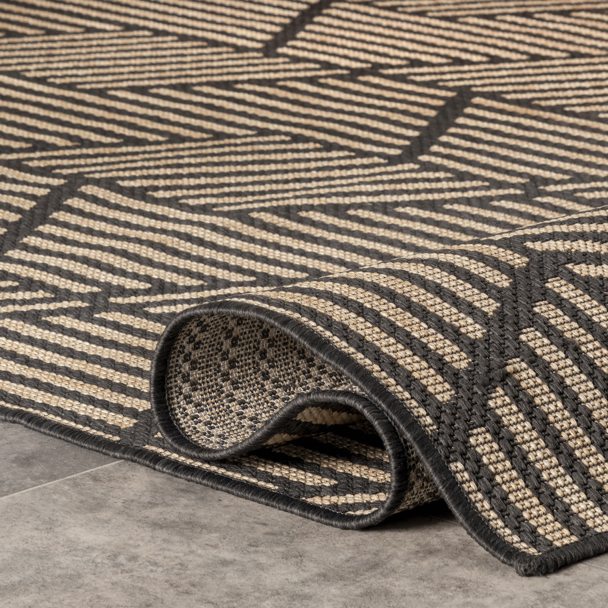 Leona Modern Geometric Indoor/Outdoor Area Rug - Image 4