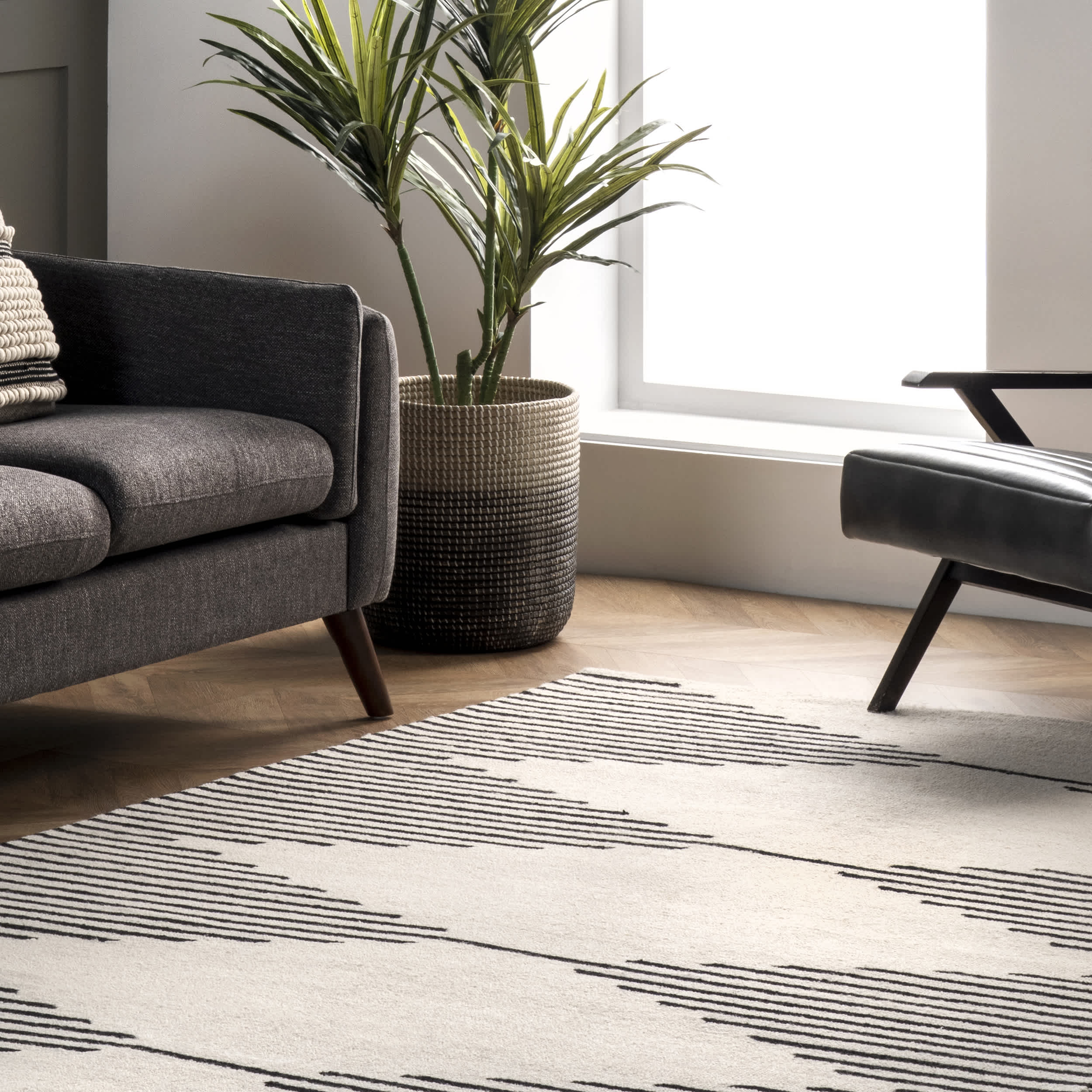 Flynne Handmade Contemporary Wool Area Rug - Image 9