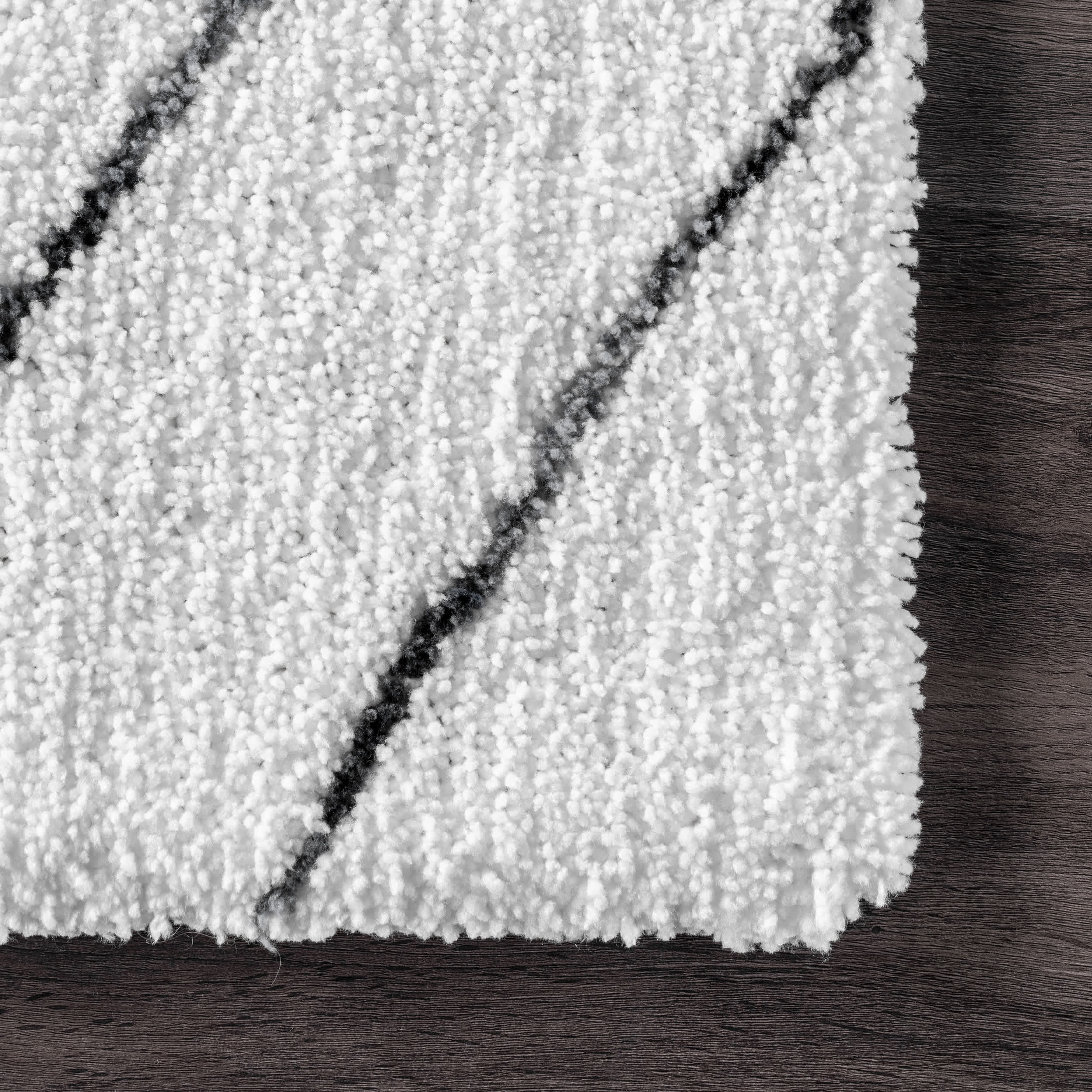 Hand Tufted Beaulah Shaggy Area Rug - Image 5