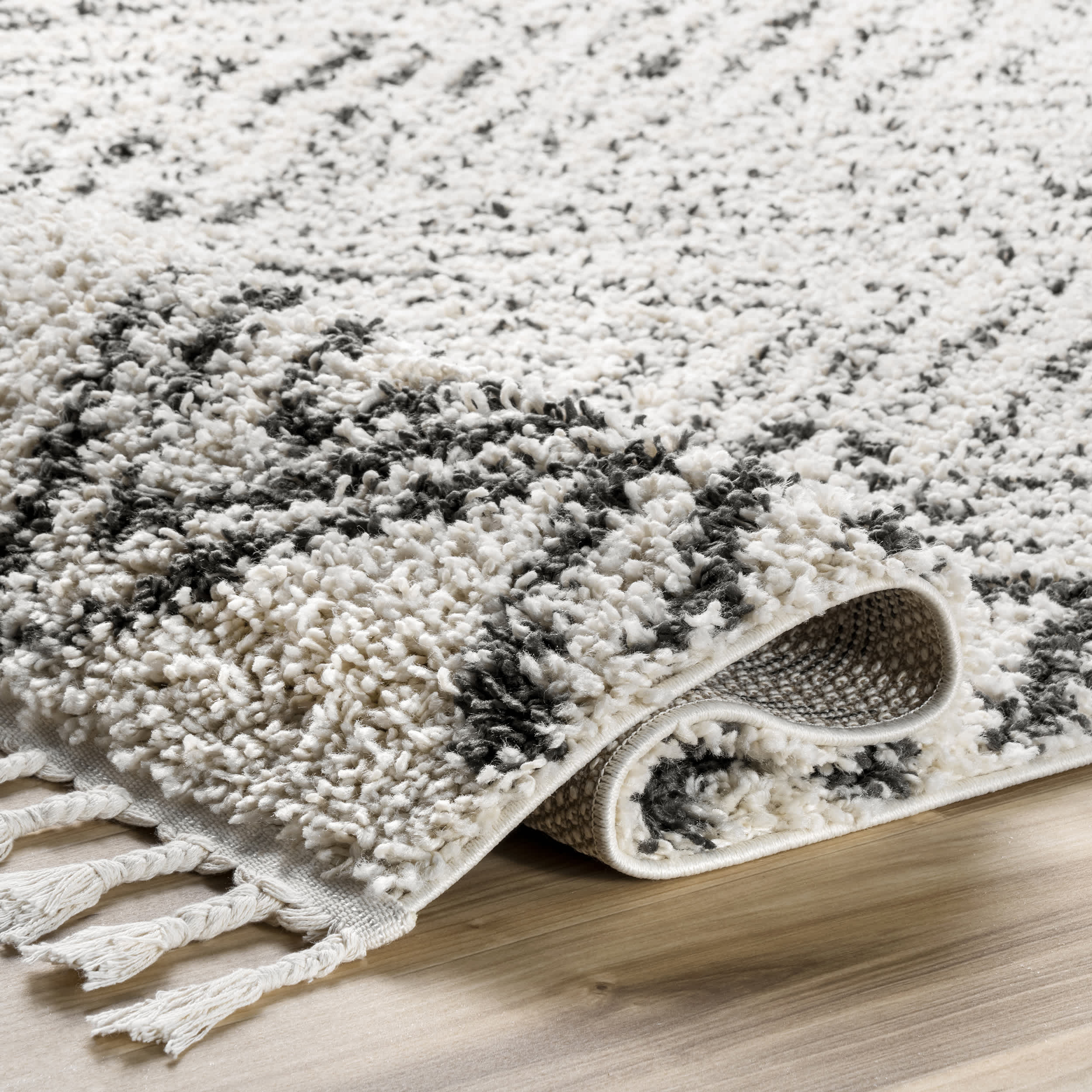 Amanda Moroccan Chevron Tassel Area Rug - Image 4