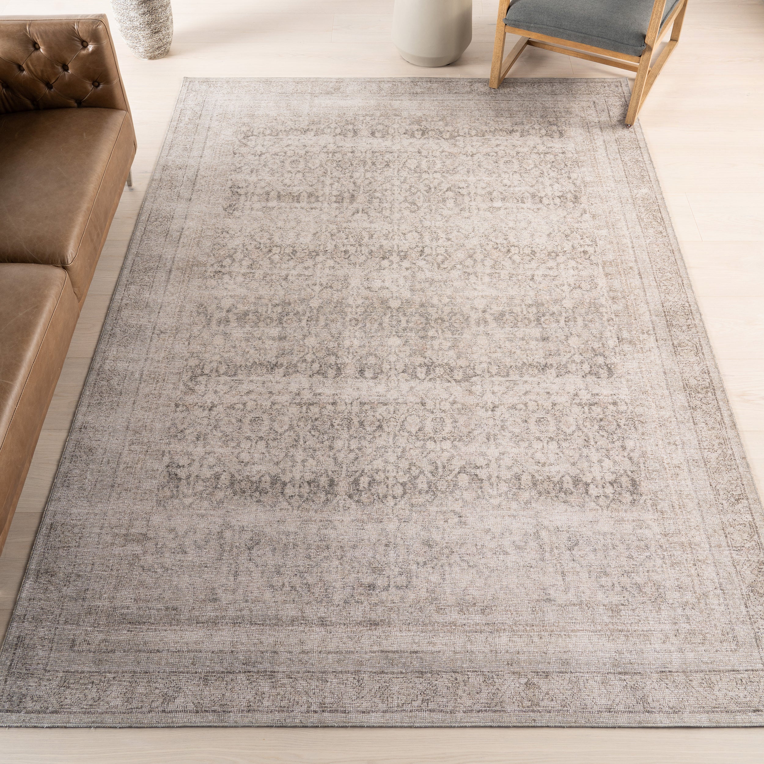 Hillstone Collection Giorgina Traditional Vintage Medallion Area Rug - Image 2