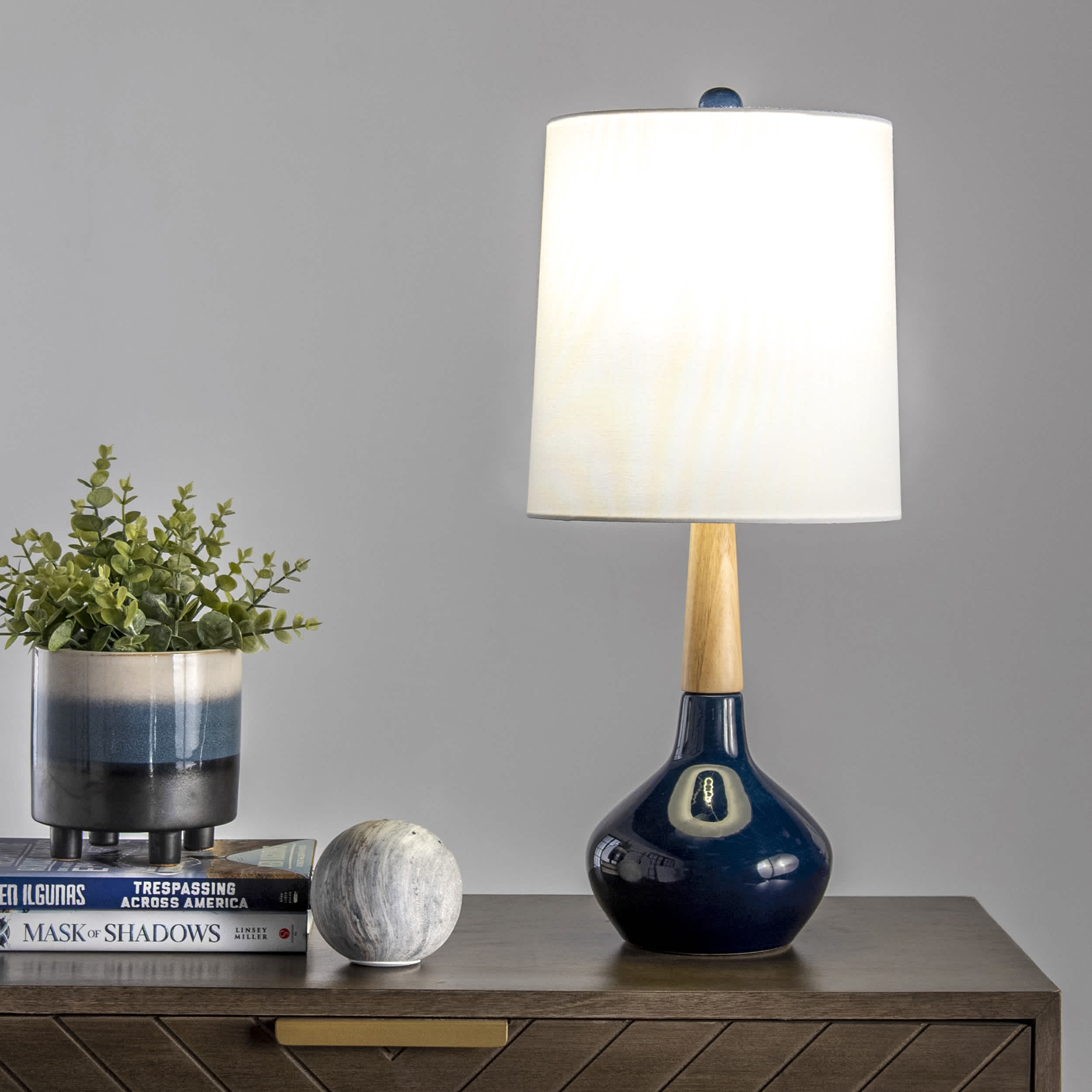 Castine 25 Ceramic Table Lamp - Image 4