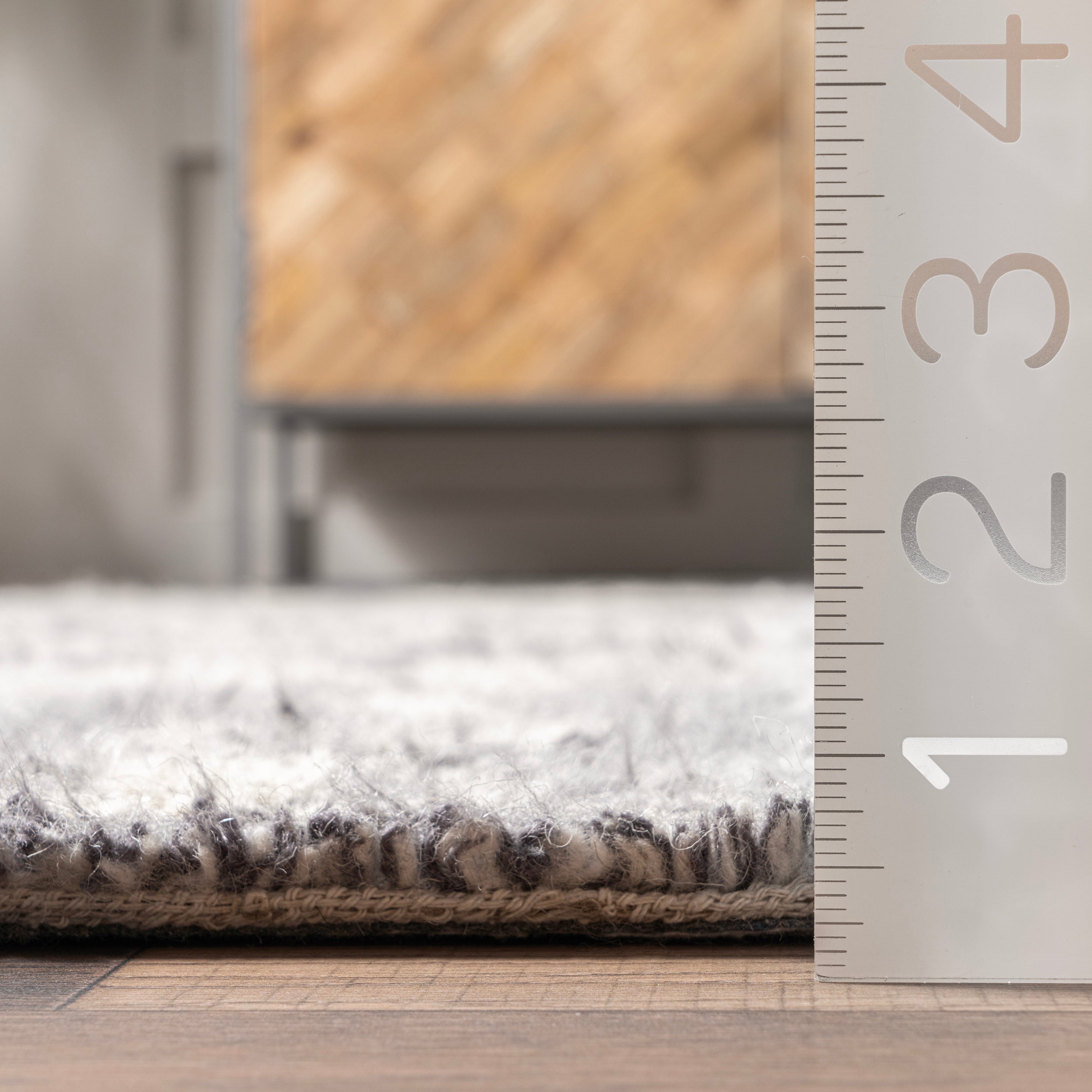 Nellie Traditional Persian Wool Area Rug - Image 3