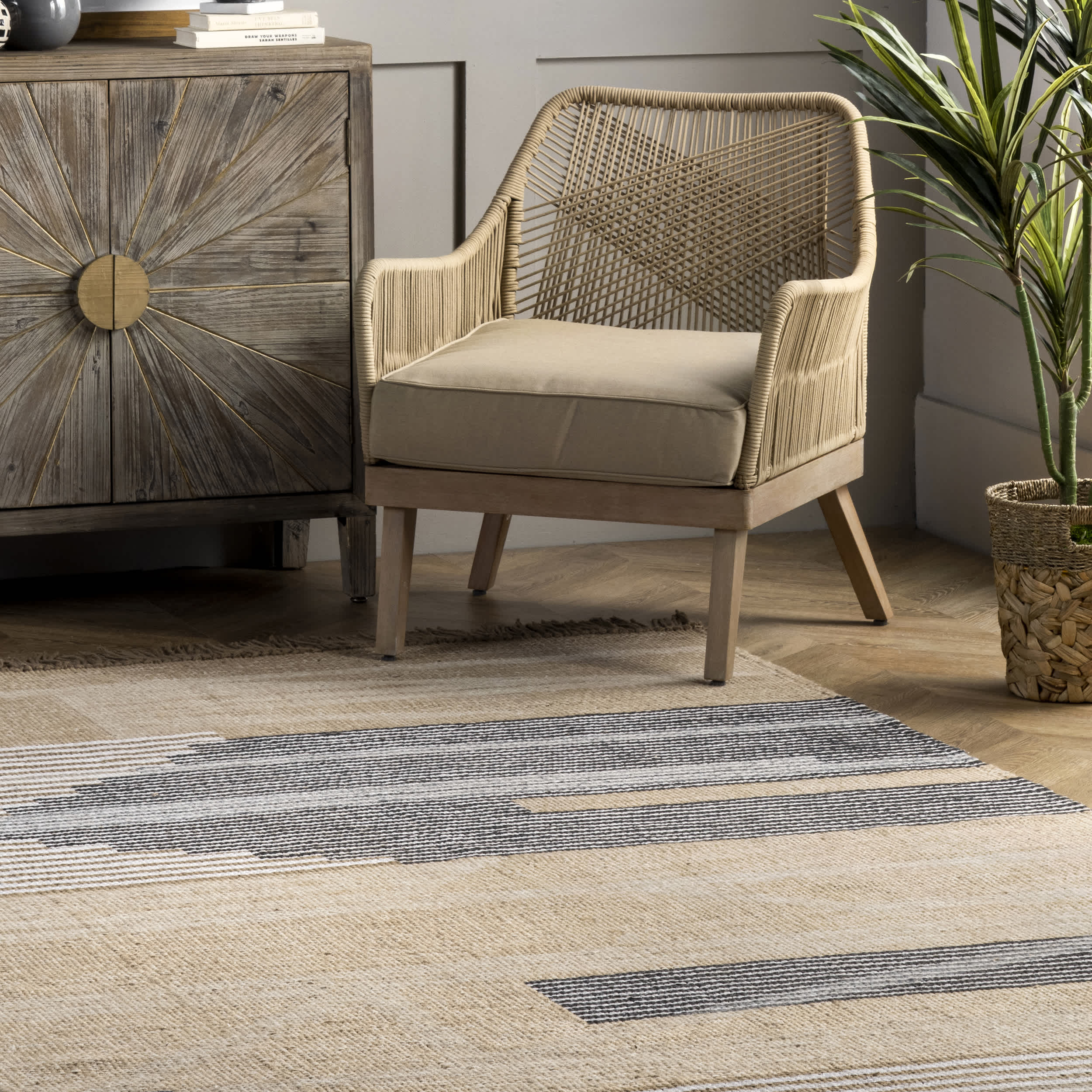 Vida Hand Woven Abstract Jute Tassel Area Rug - Image 9