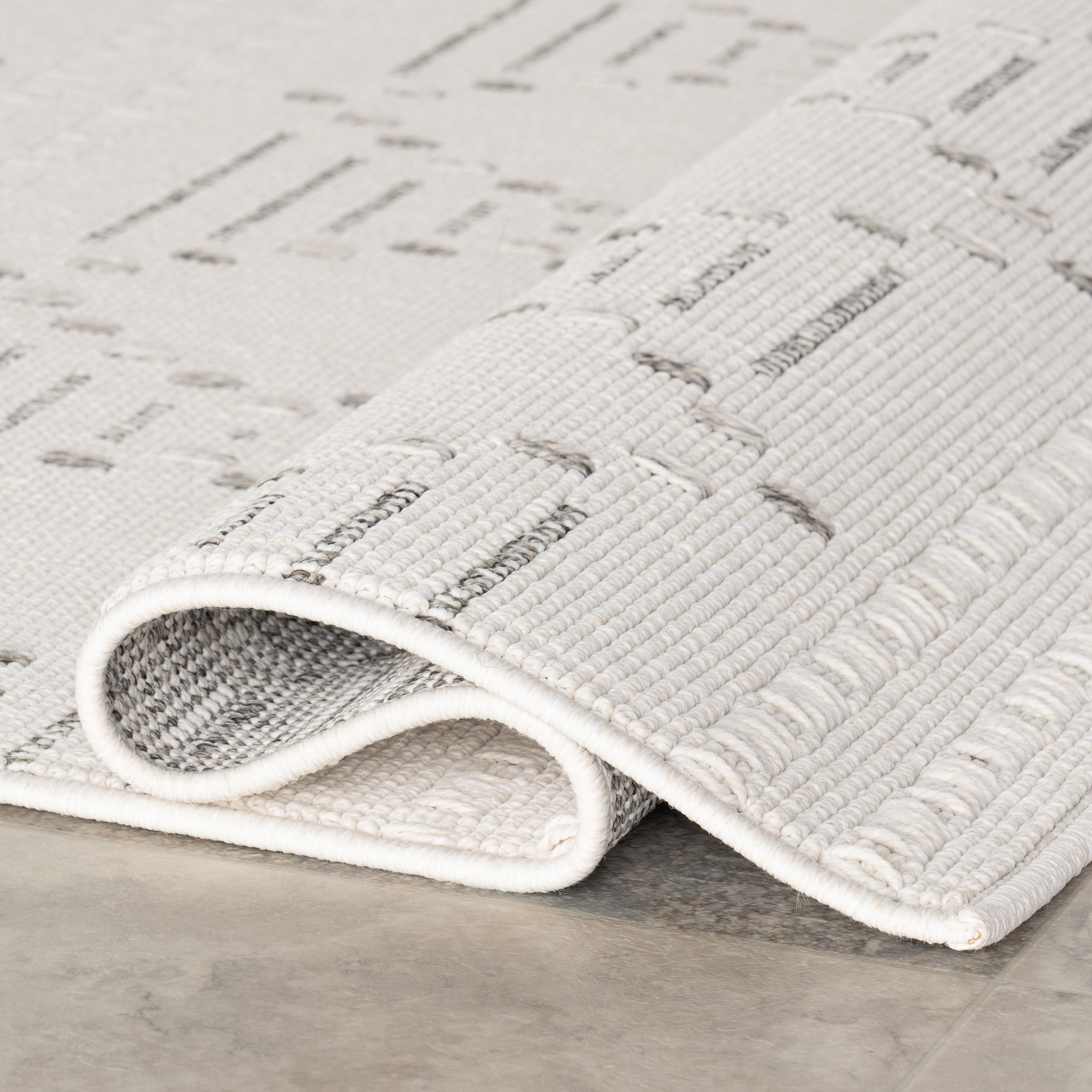 Jaxine Geometric Indoor/Outdoor Area Rug - Image 4