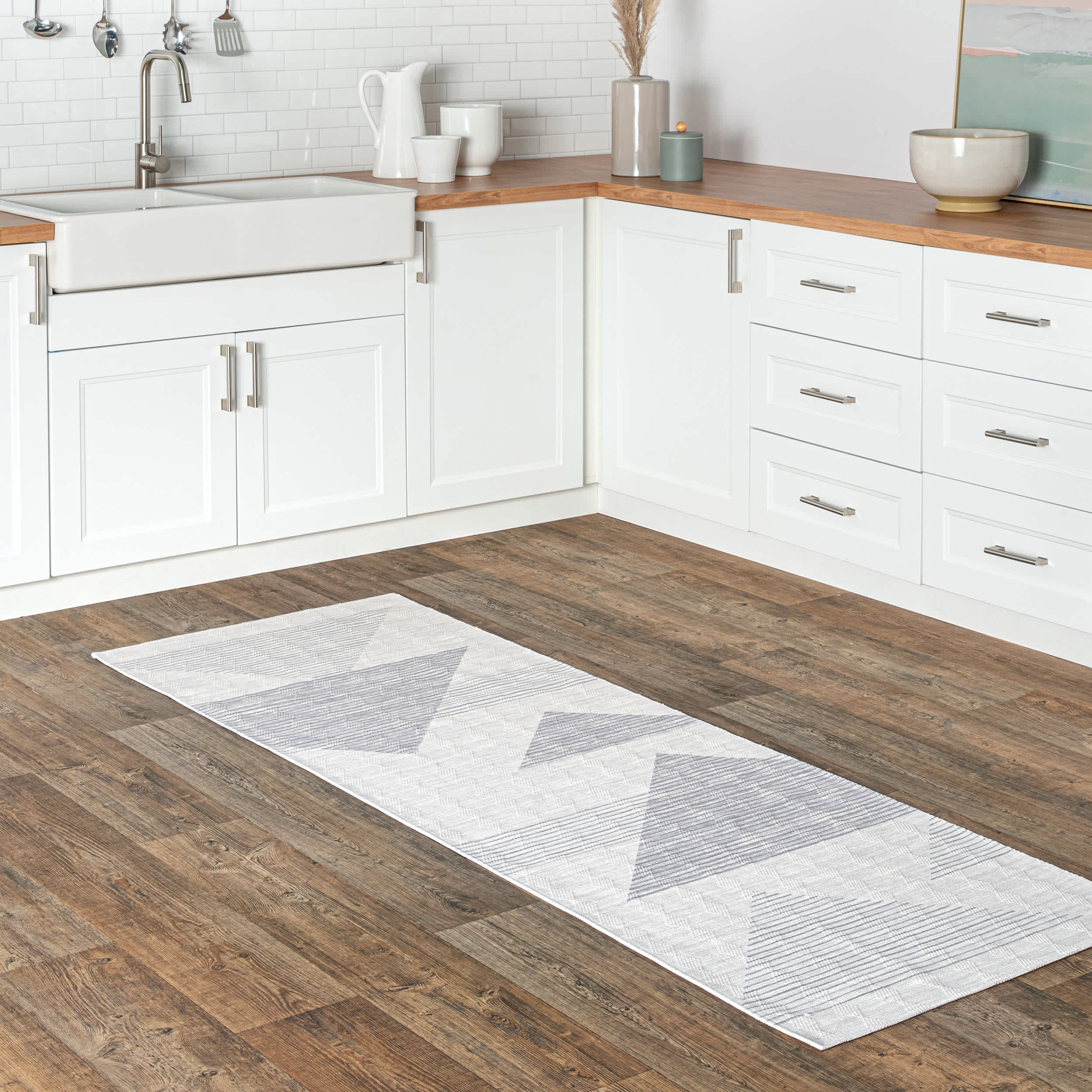 Rayna Washable Triangle Area Rug - Image 10