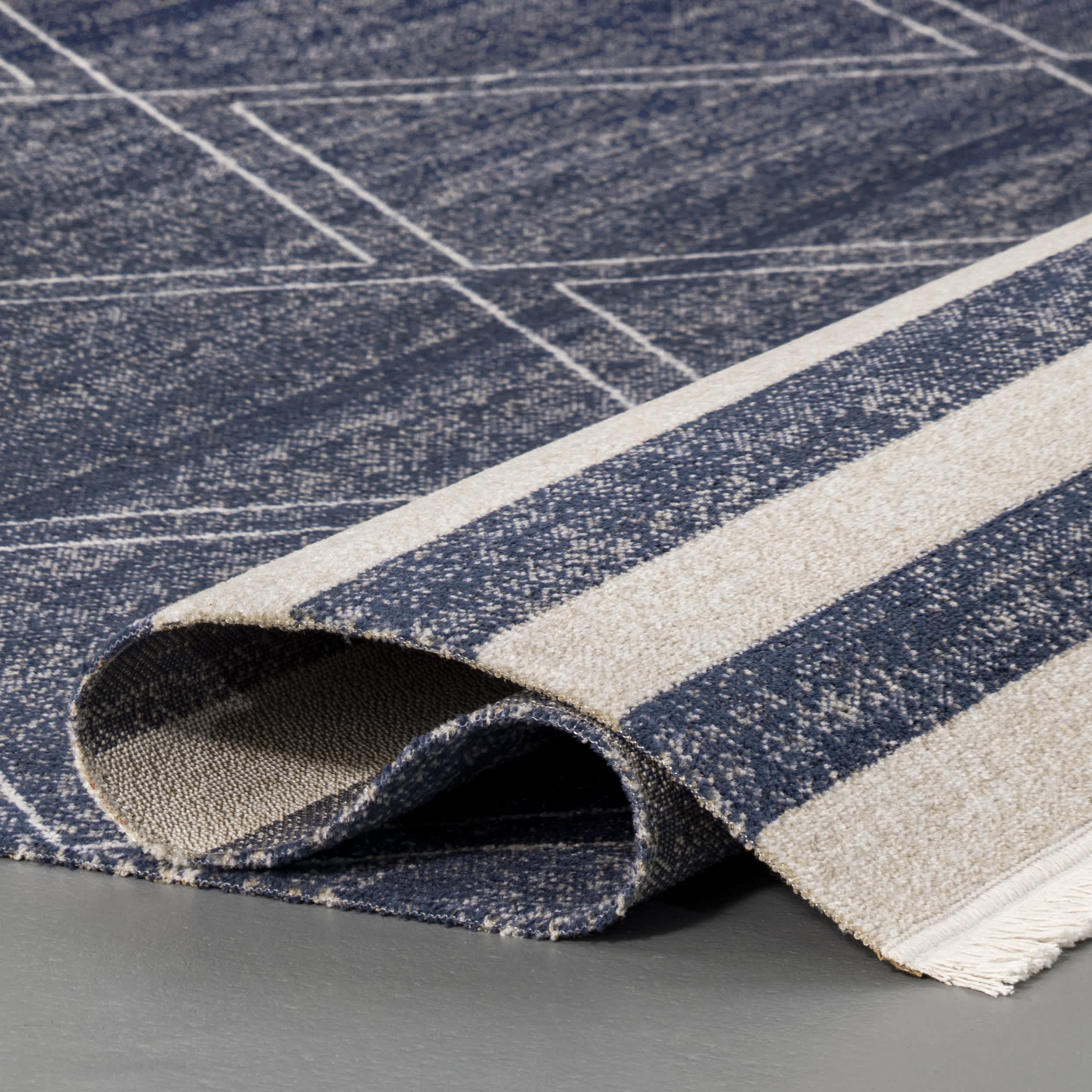 Roberge Coastal Indoor/Outdoor Area Rug - Image 5