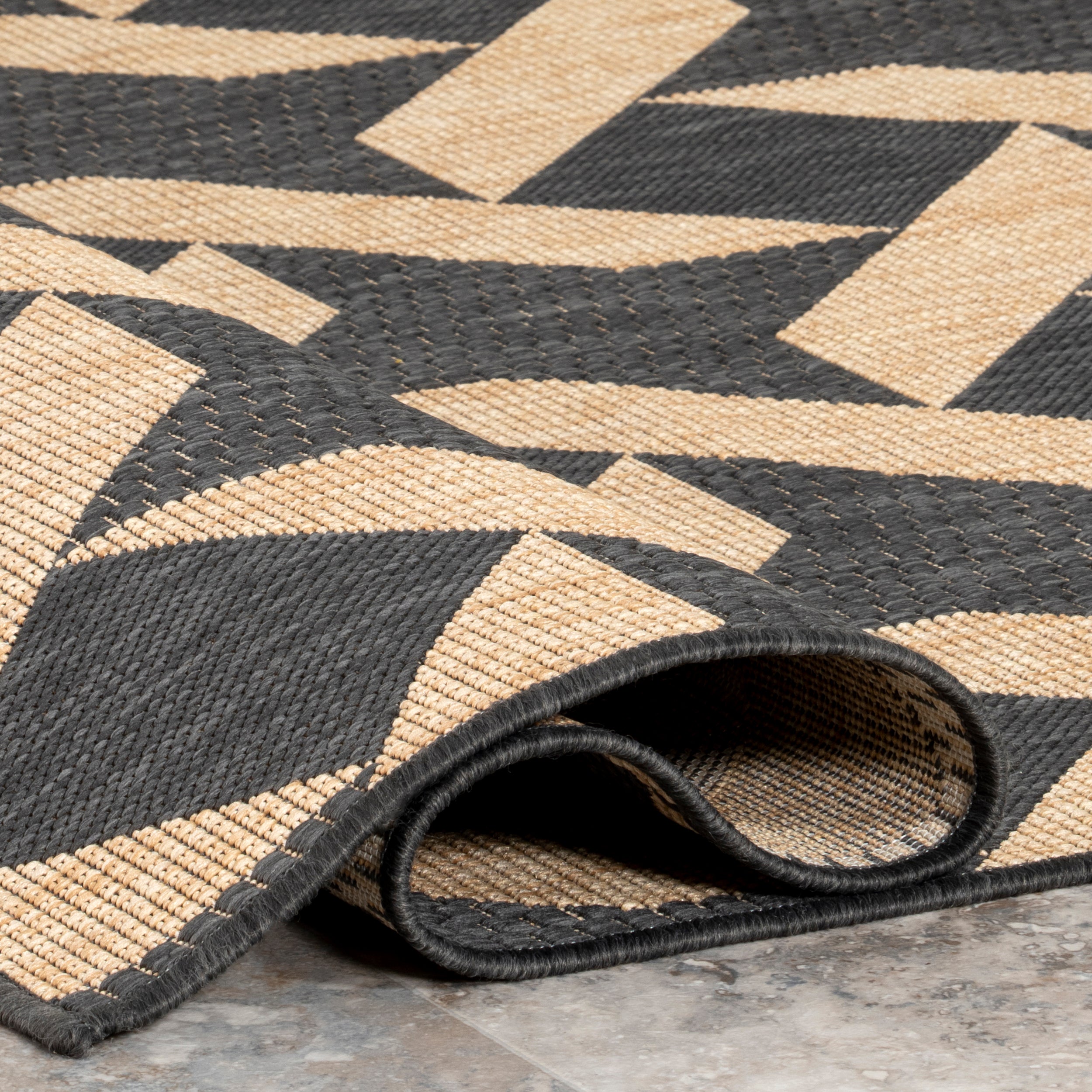 Geometric Trellis Indoor/Outdoor Area Rug - Image 4