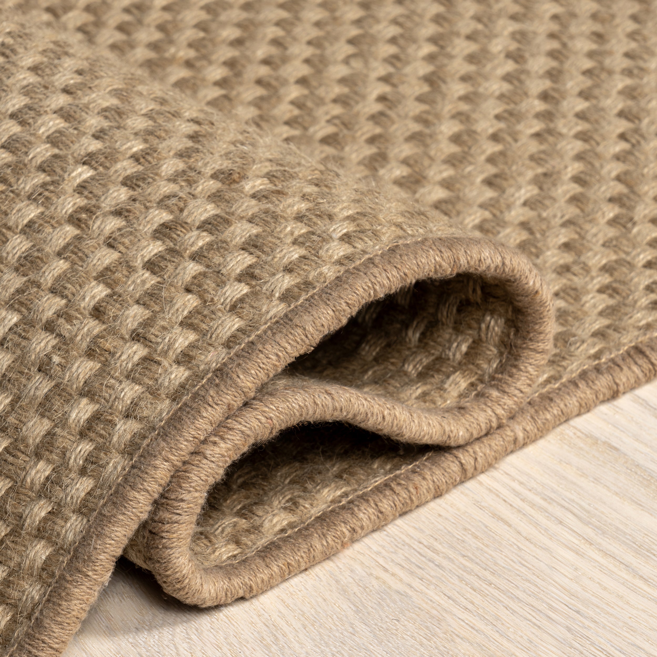 Ainara Solid Handmade Jute Area Rug - Image 4